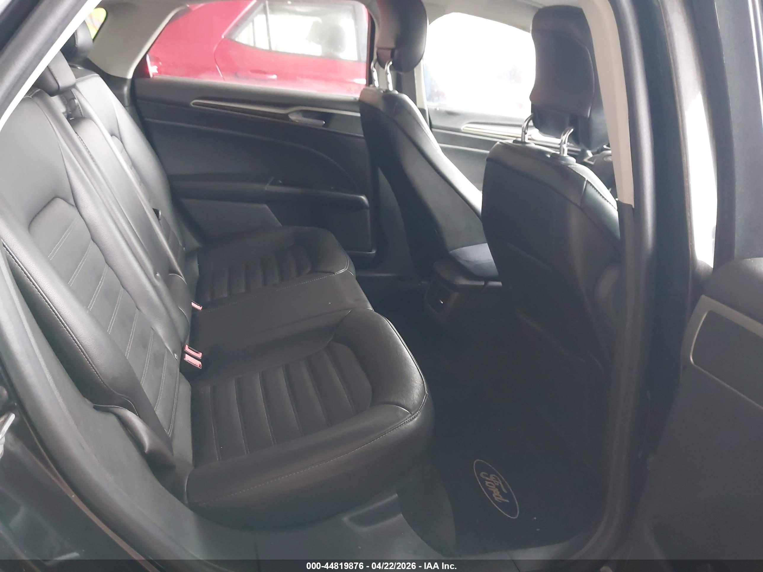 FORD FUSION image 8