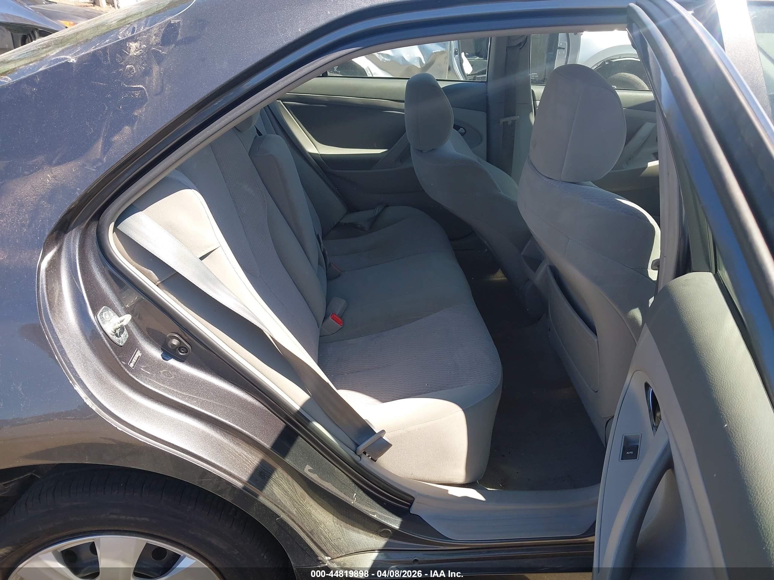 TOYOTA CAMRY image 8