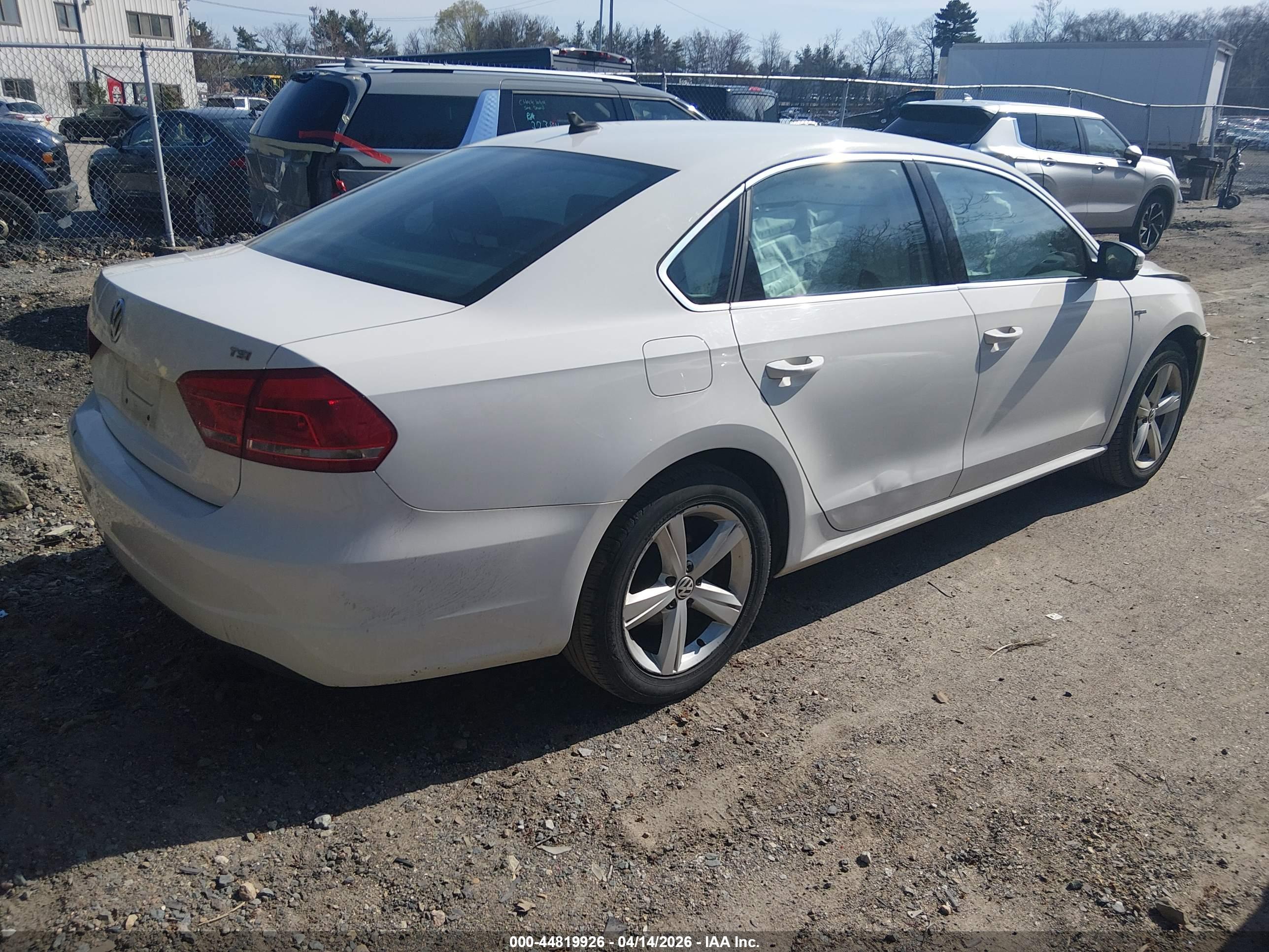 VOLKSWAGEN PASSAT image 4