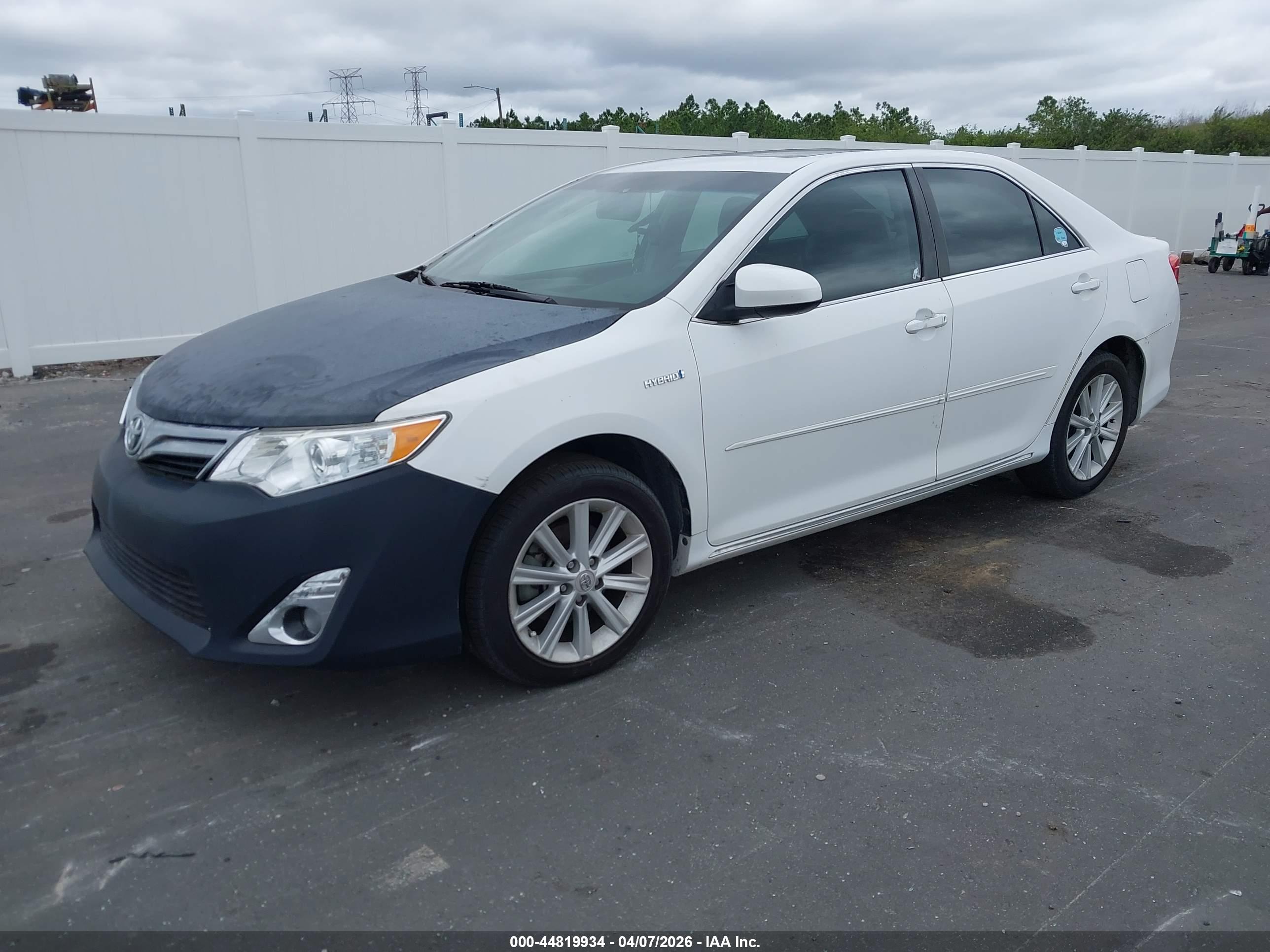 TOYOTA CAMRY image 2