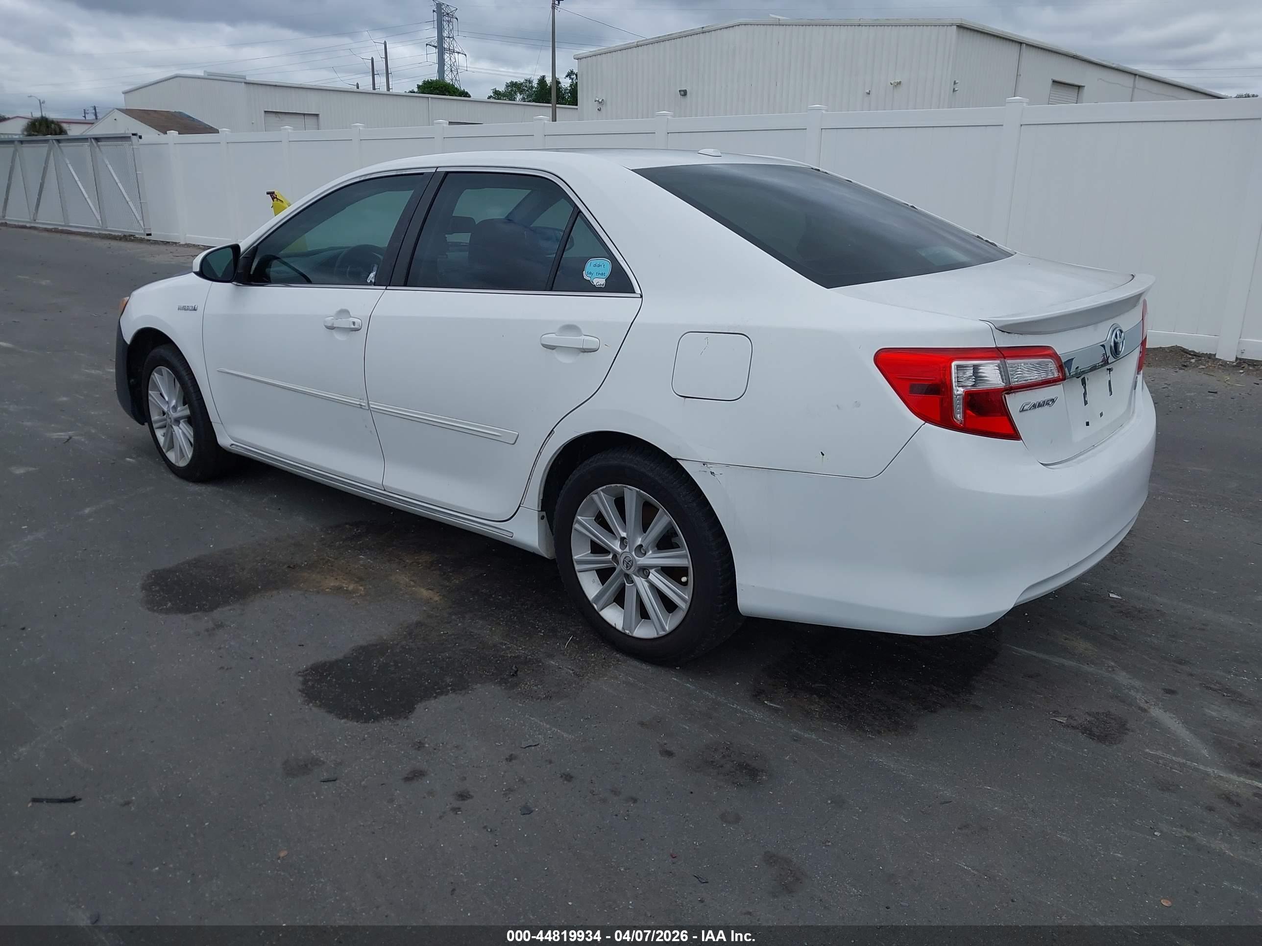 TOYOTA CAMRY image 3