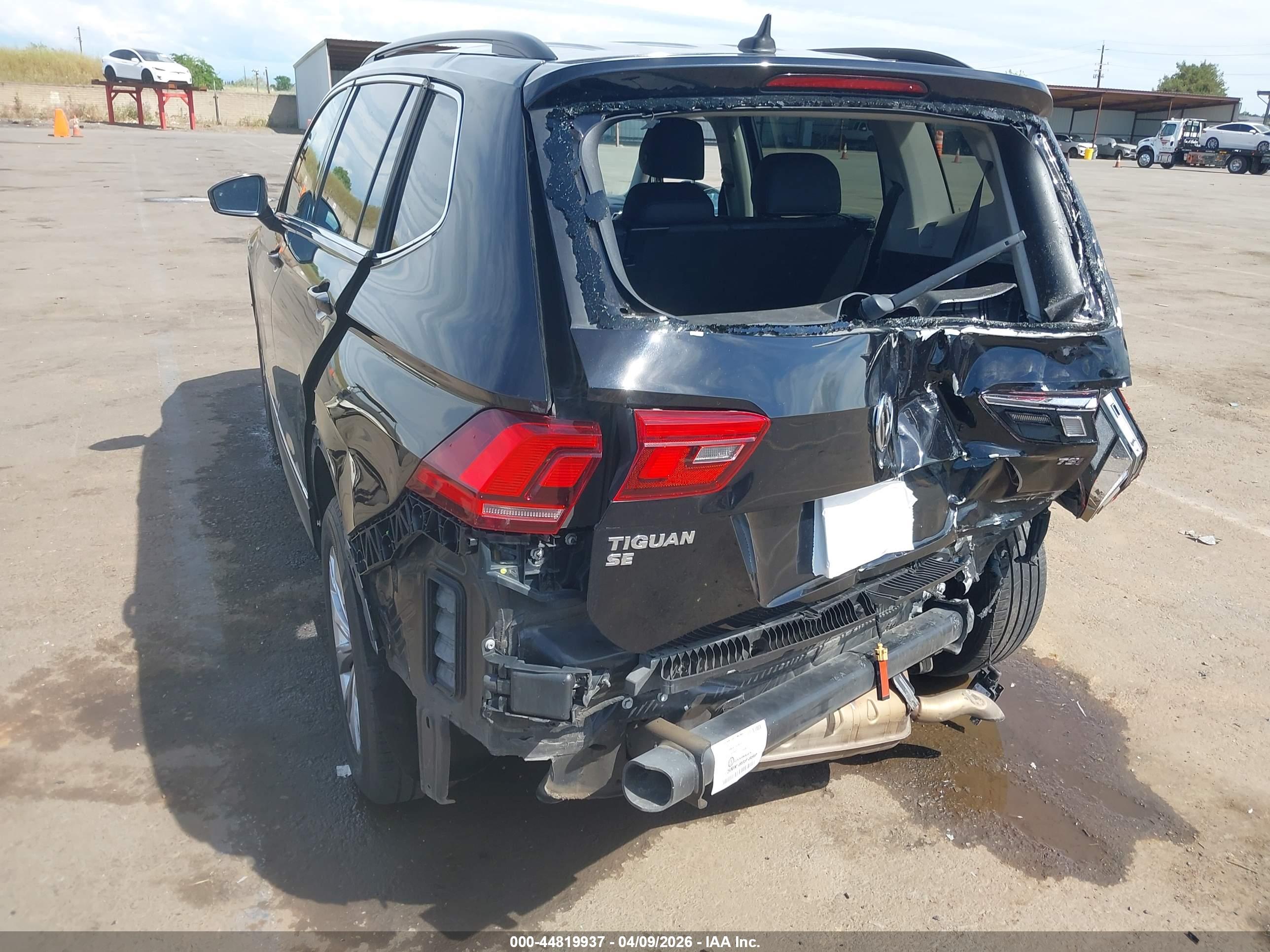 VOLKSWAGEN TIGUAN image 3