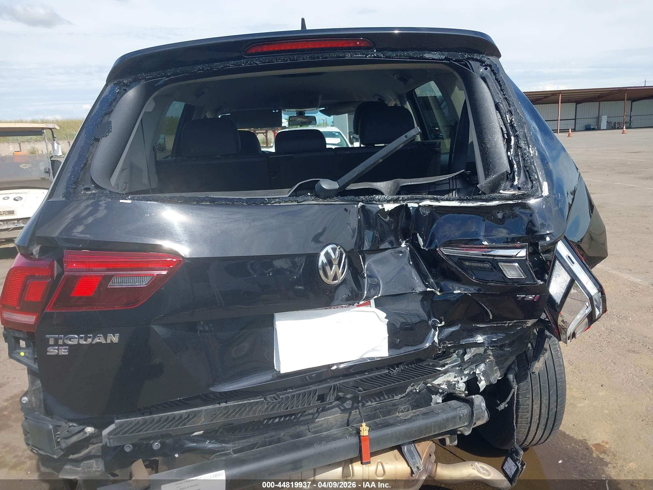 VOLKSWAGEN TIGUAN image 6