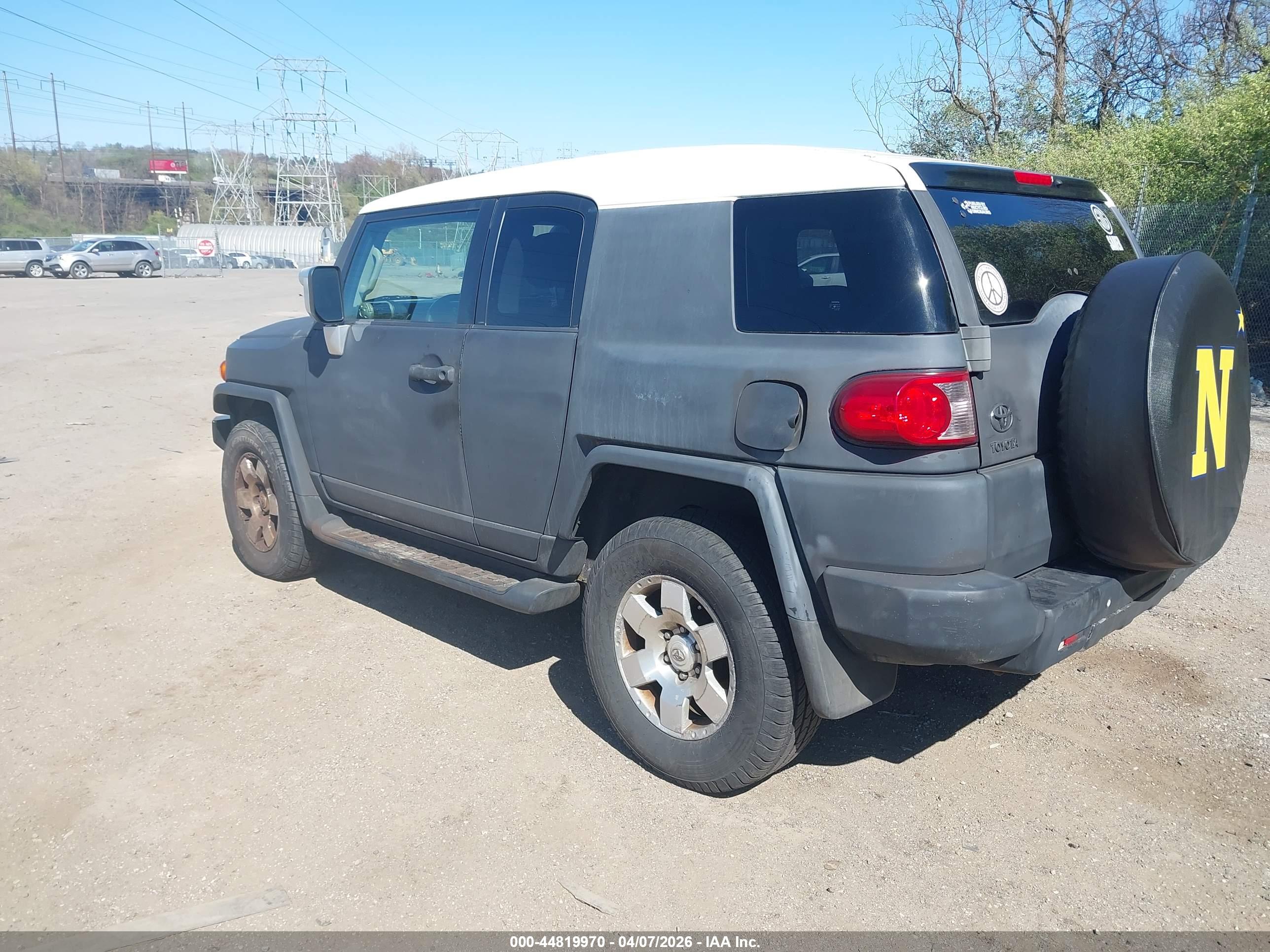 TOYOTA FJ image 3