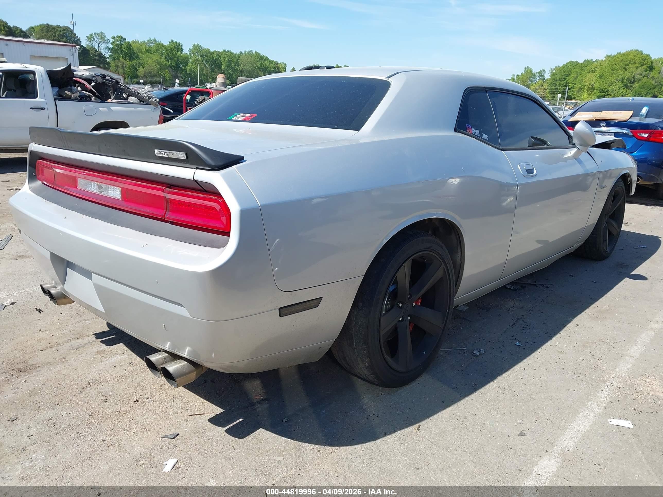 DODGE CHALLENGER image 4