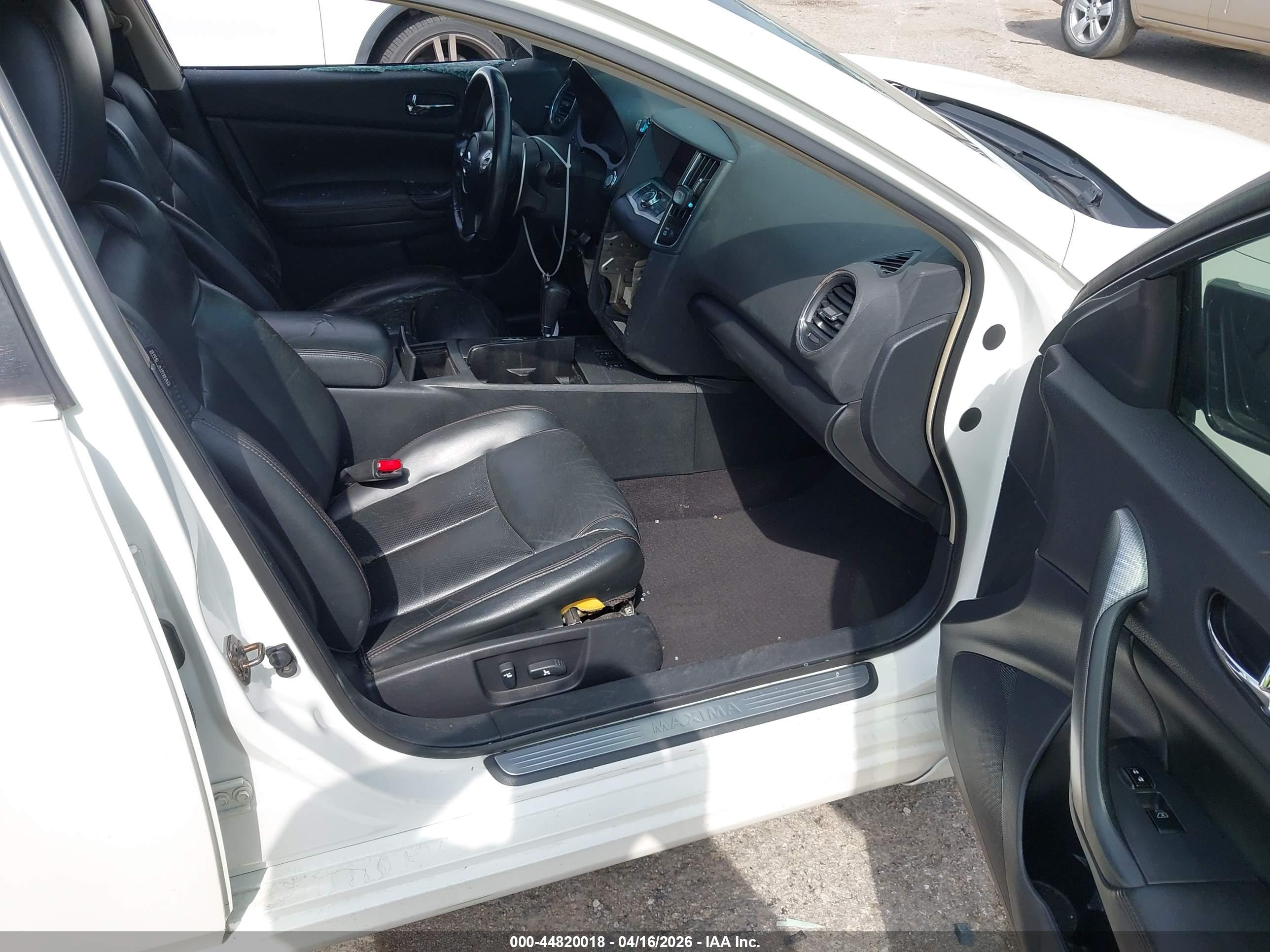 NISSAN MAXIMA image 5