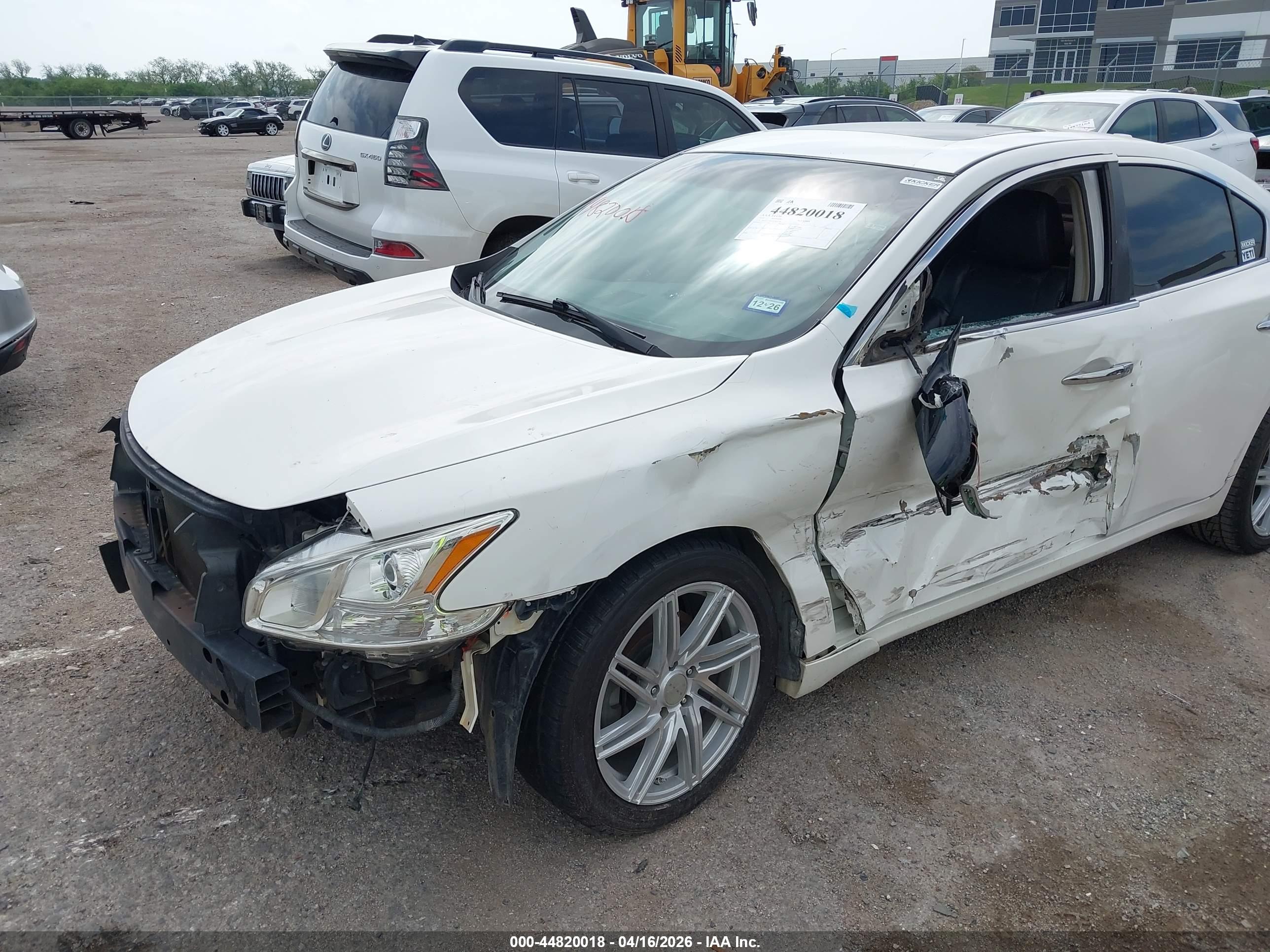 NISSAN MAXIMA image 6