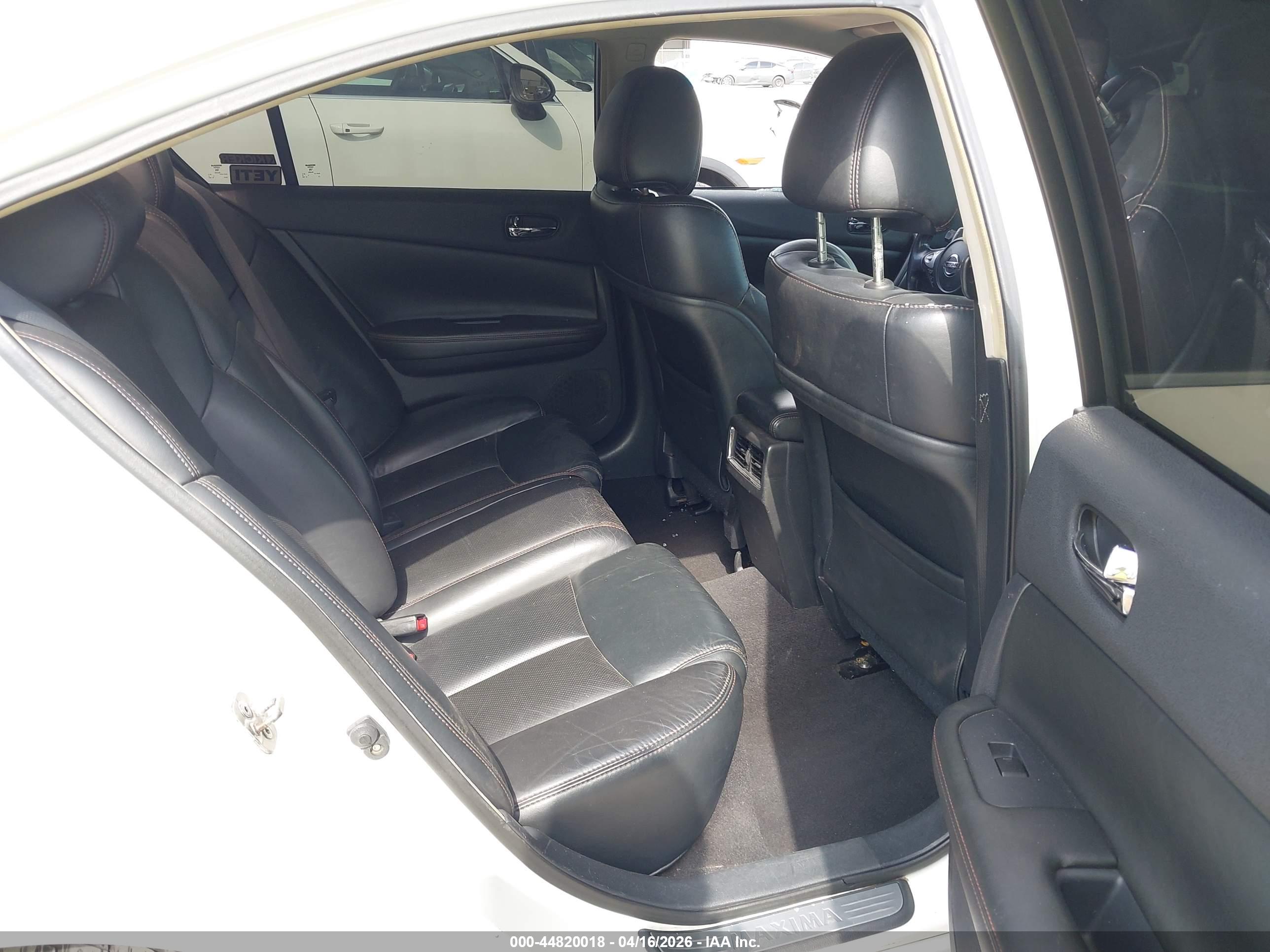 NISSAN MAXIMA image 8