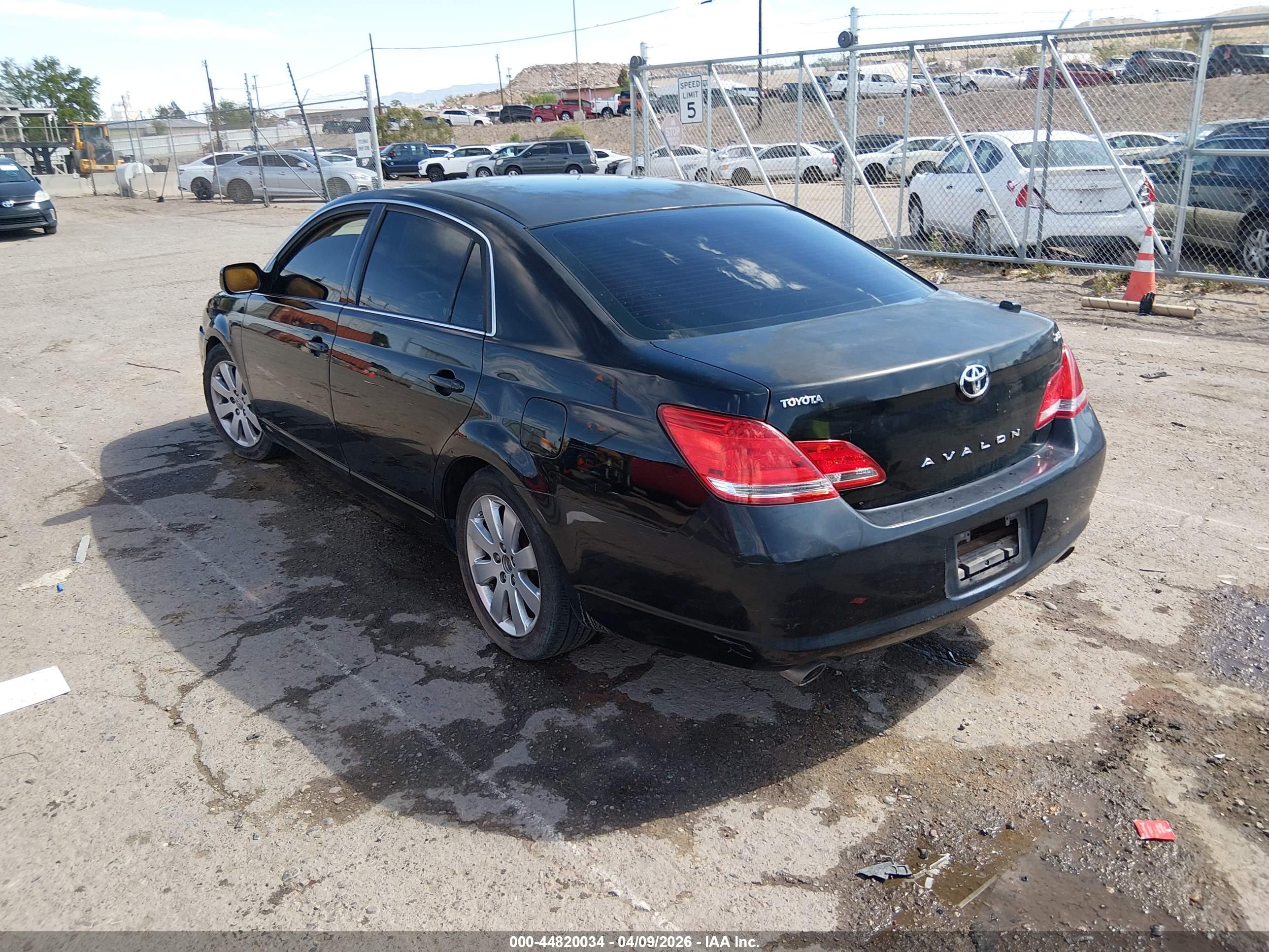 TOYOTA AVALON image 3