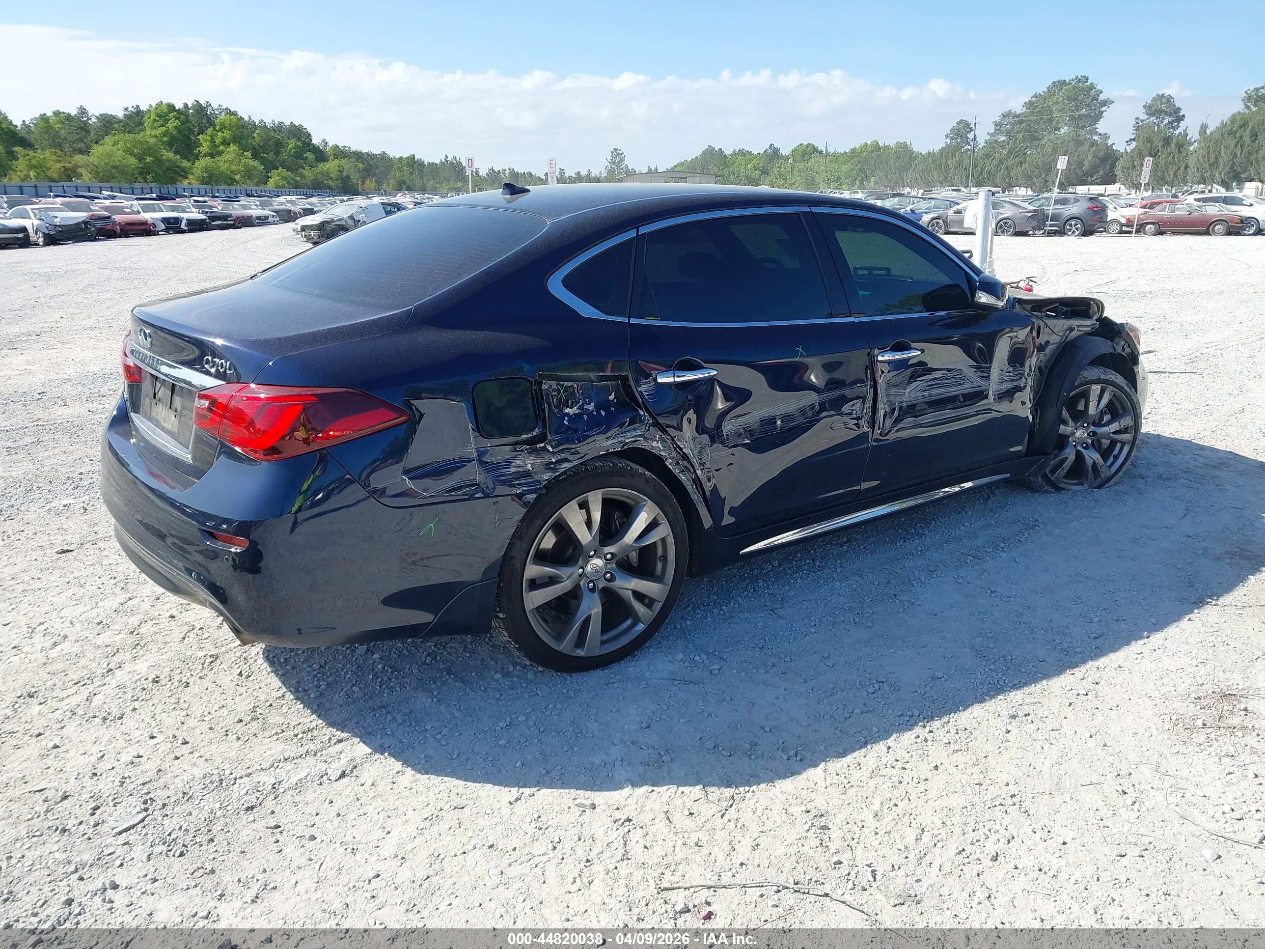 INFINITI Q70L image 4