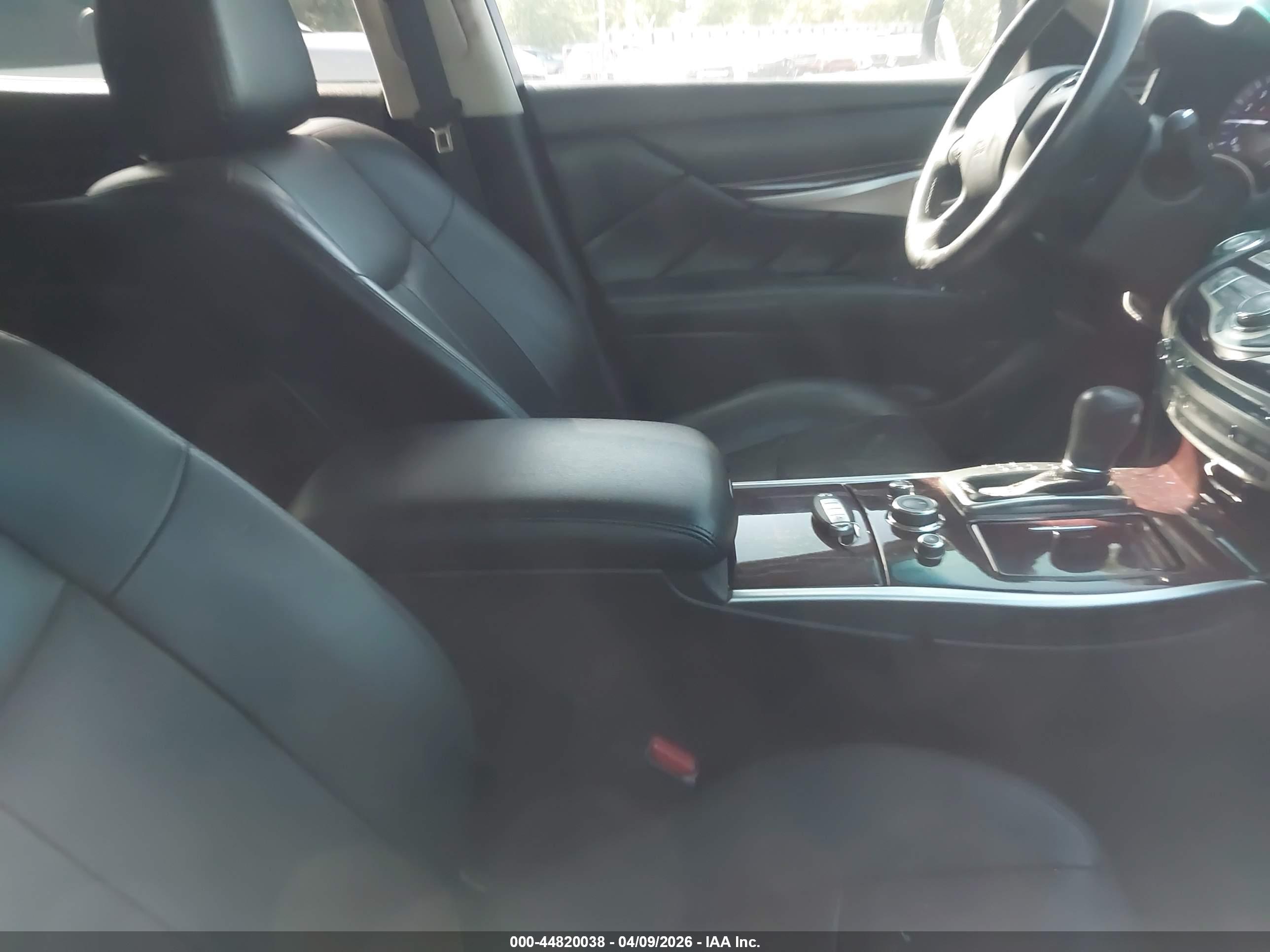INFINITI Q70L image 5