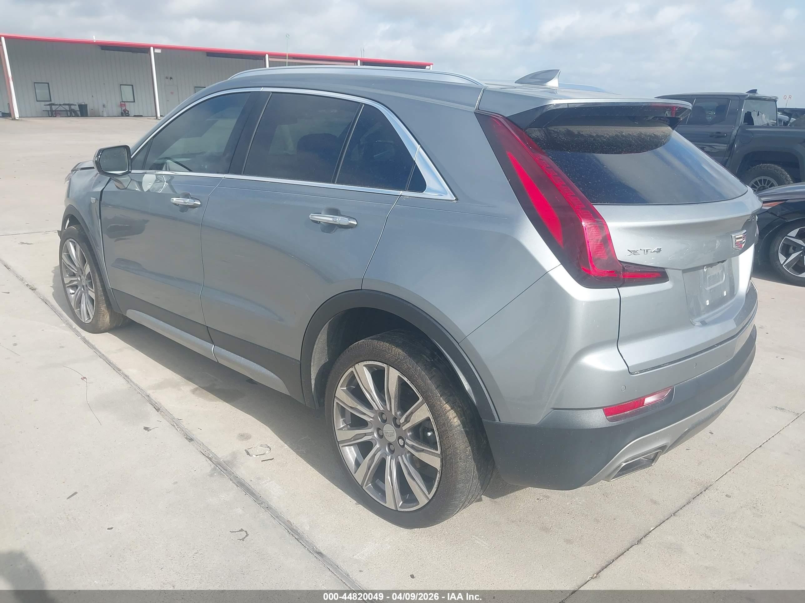 CADILLAC XT4 image 3