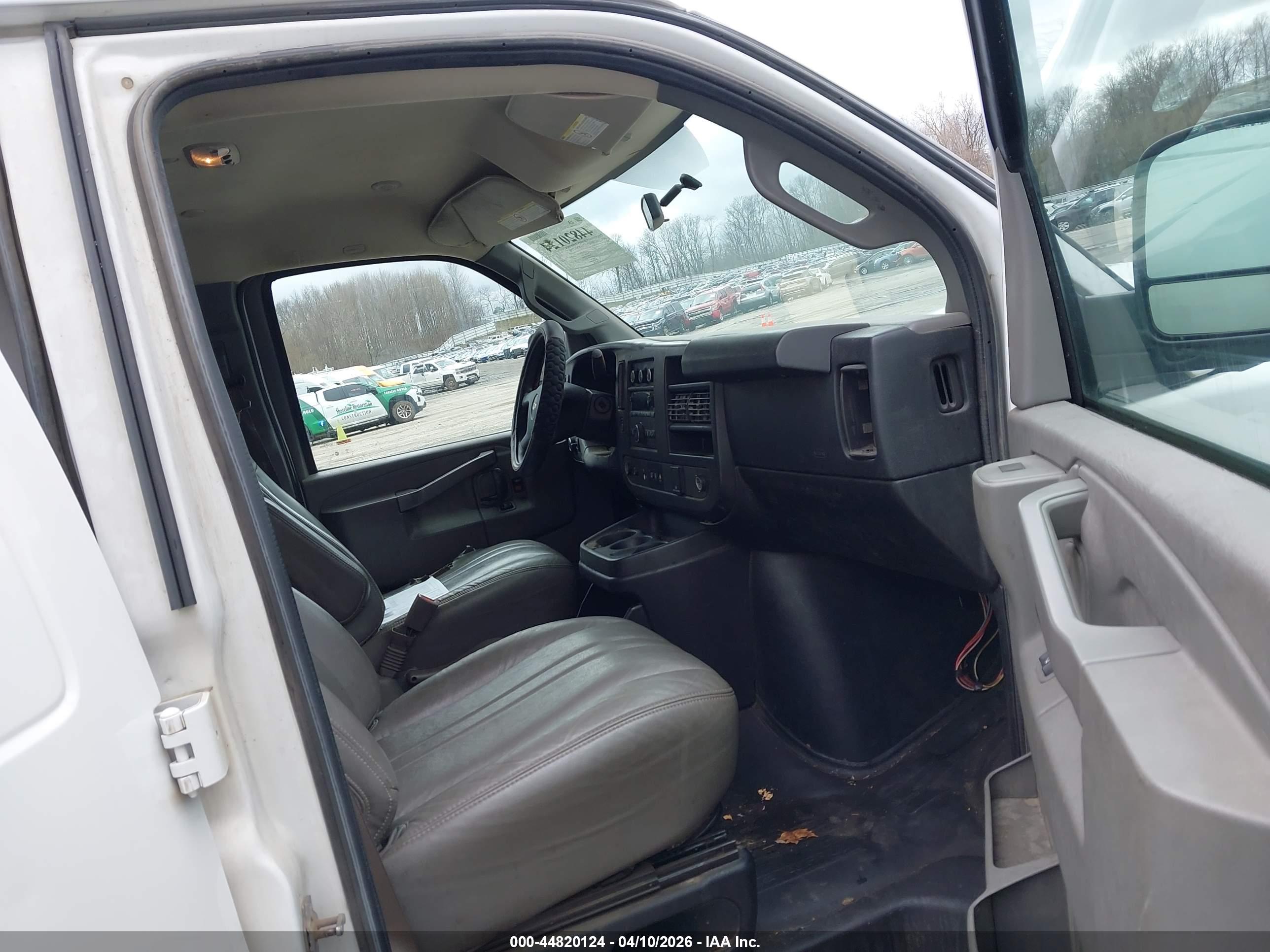 CHEVROLET EXPRESS image 5