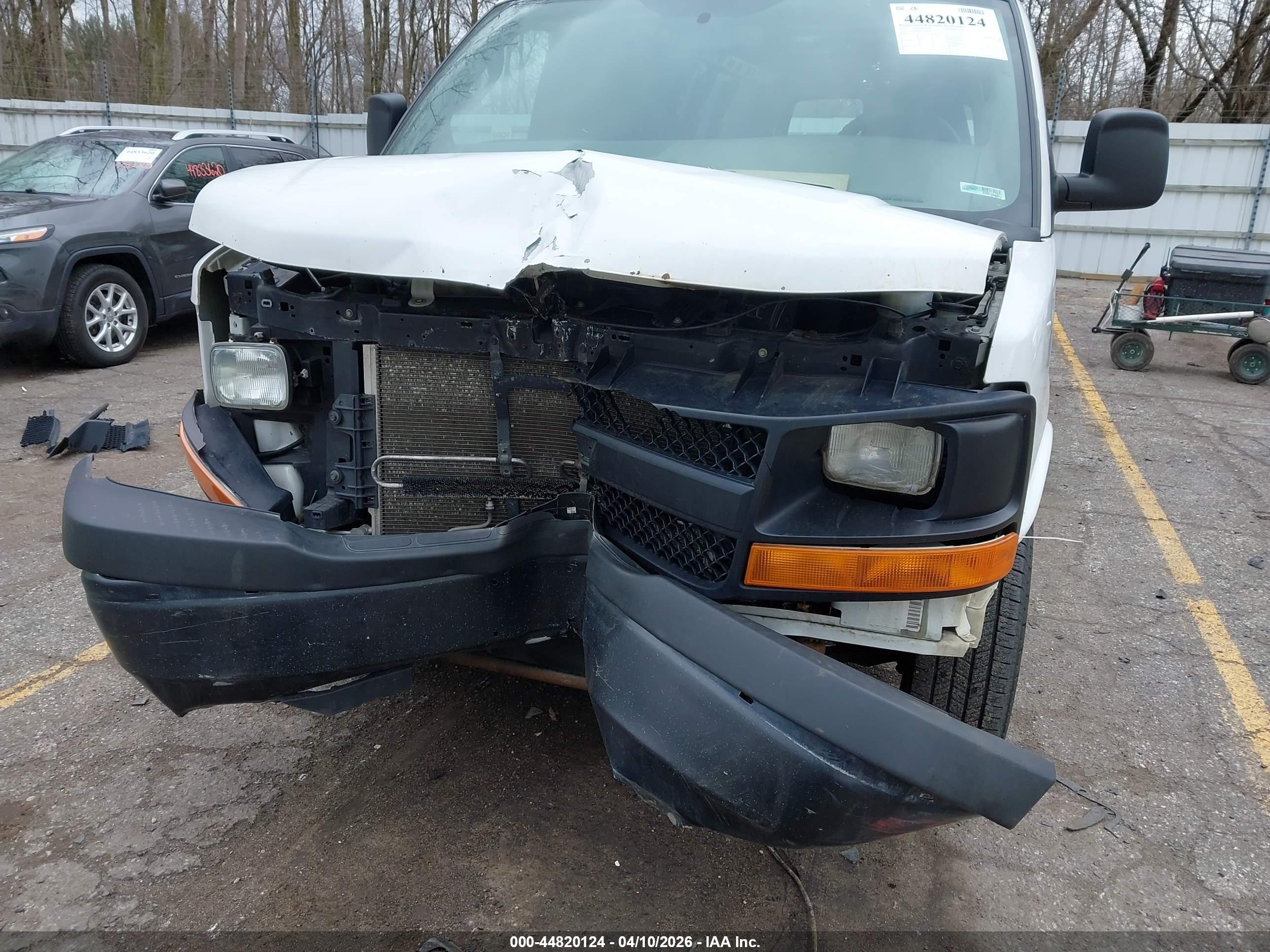 CHEVROLET EXPRESS image 6