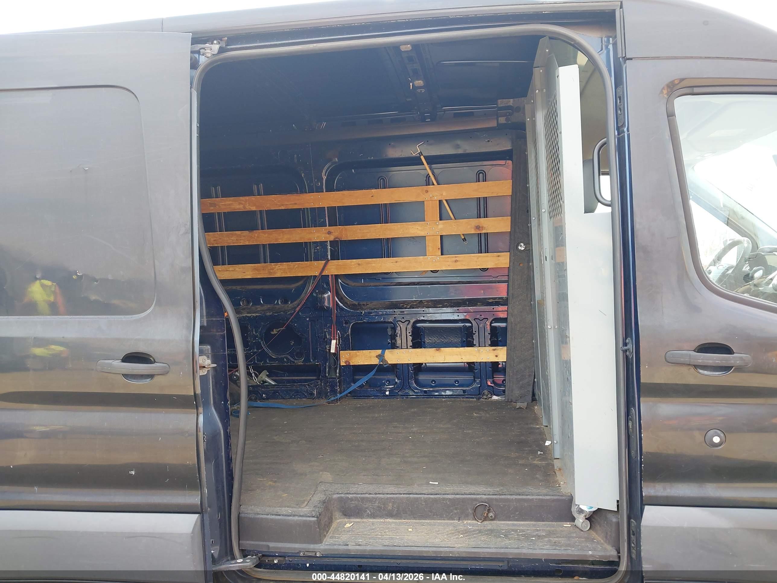 FORD TRANSIT-150 image 8