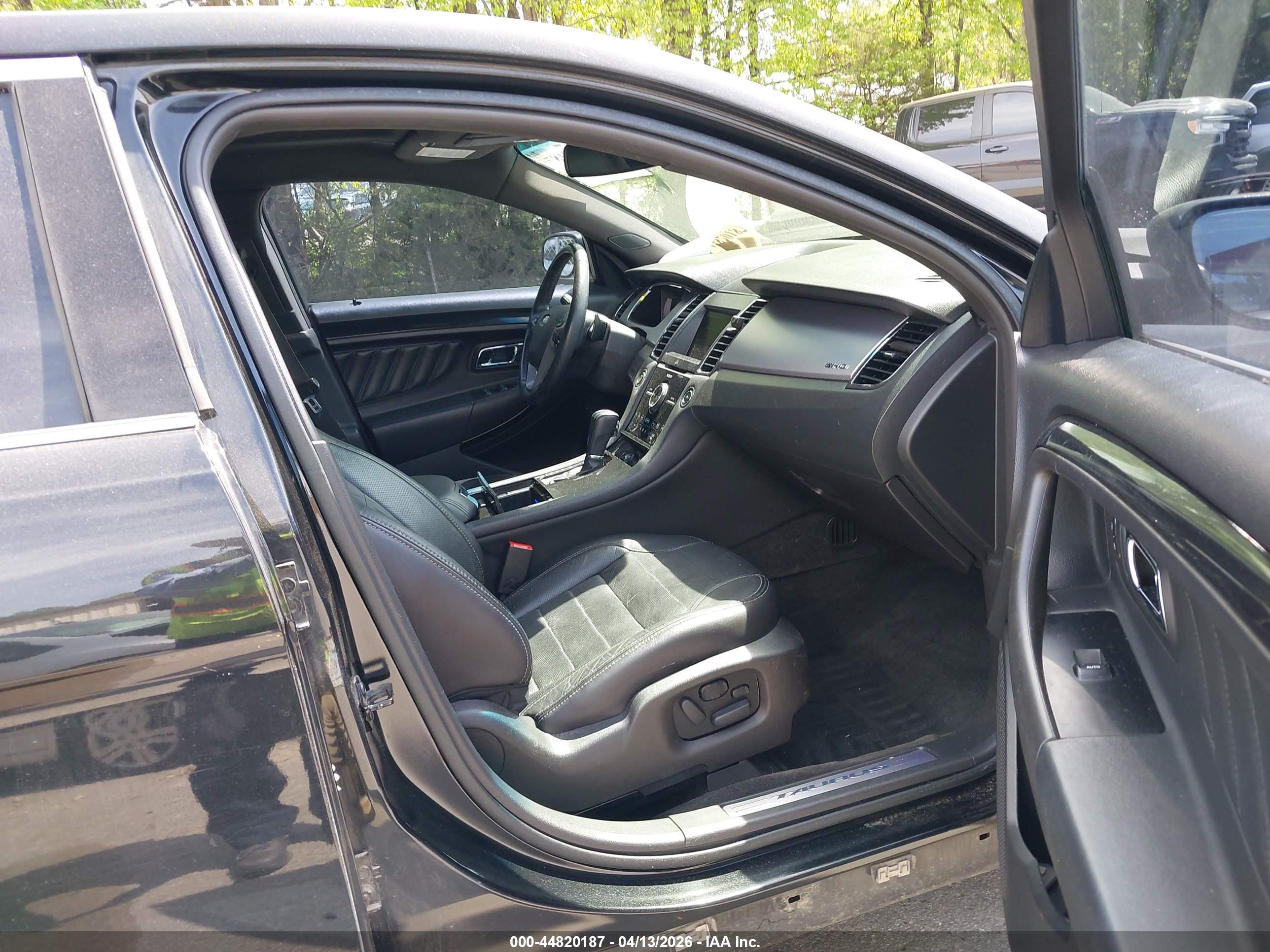 FORD TAURUS image 5