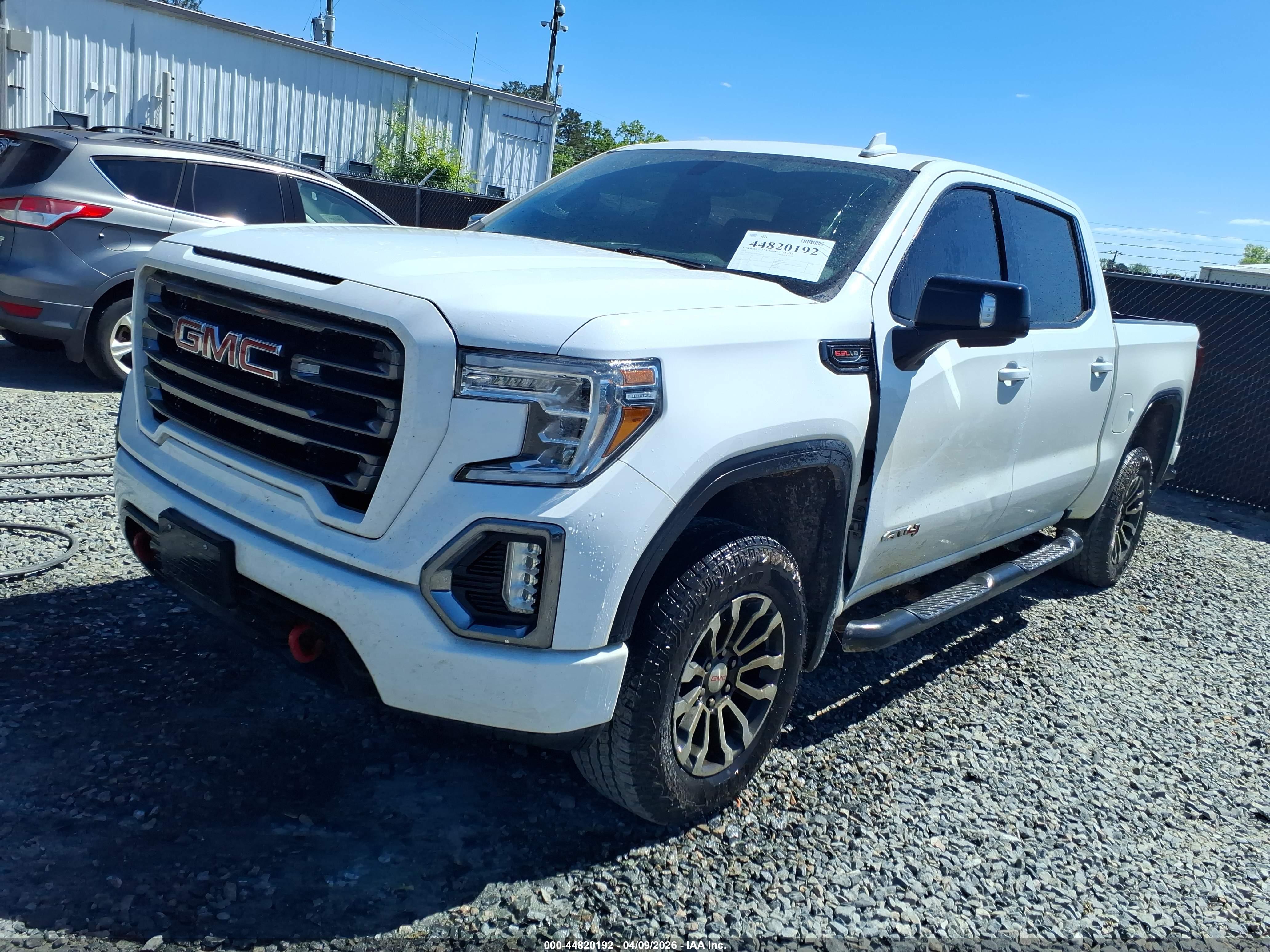 GMC SIERRA image 2