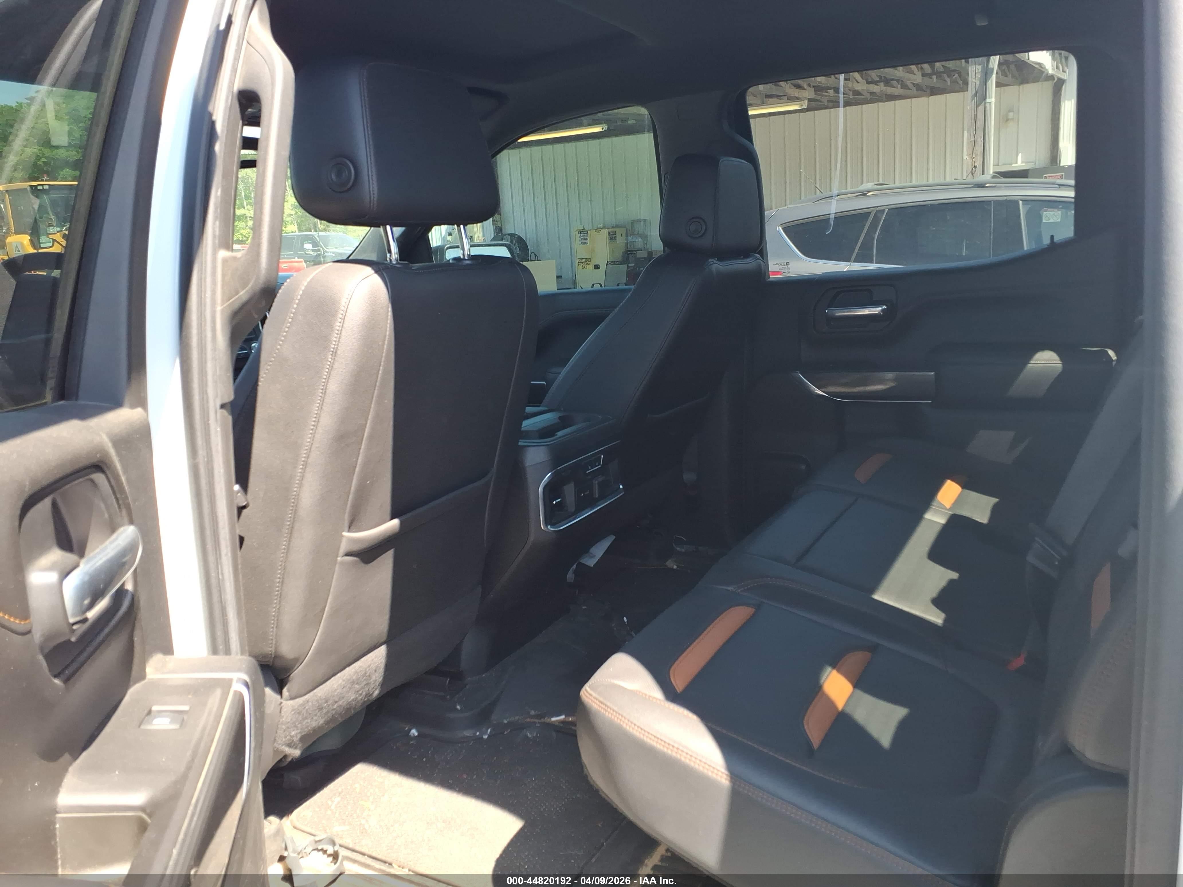 GMC SIERRA image 8