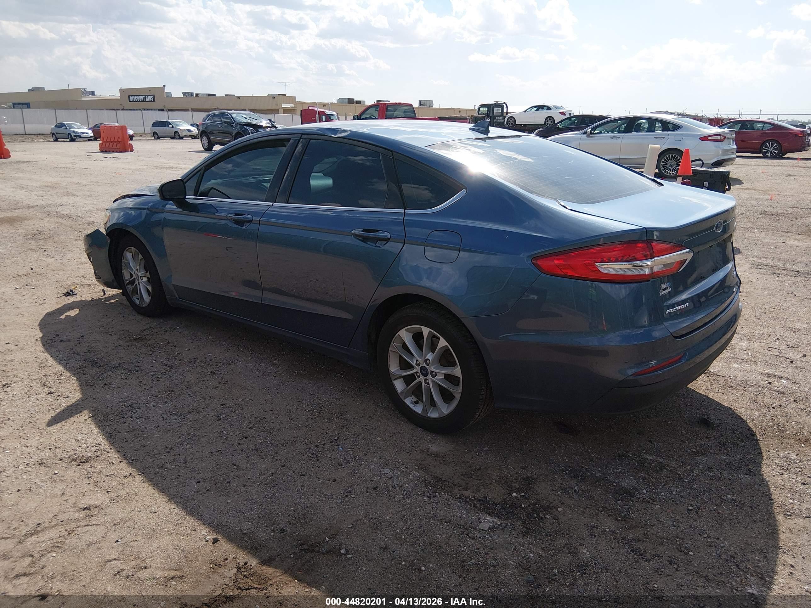 FORD FUSION image 3
