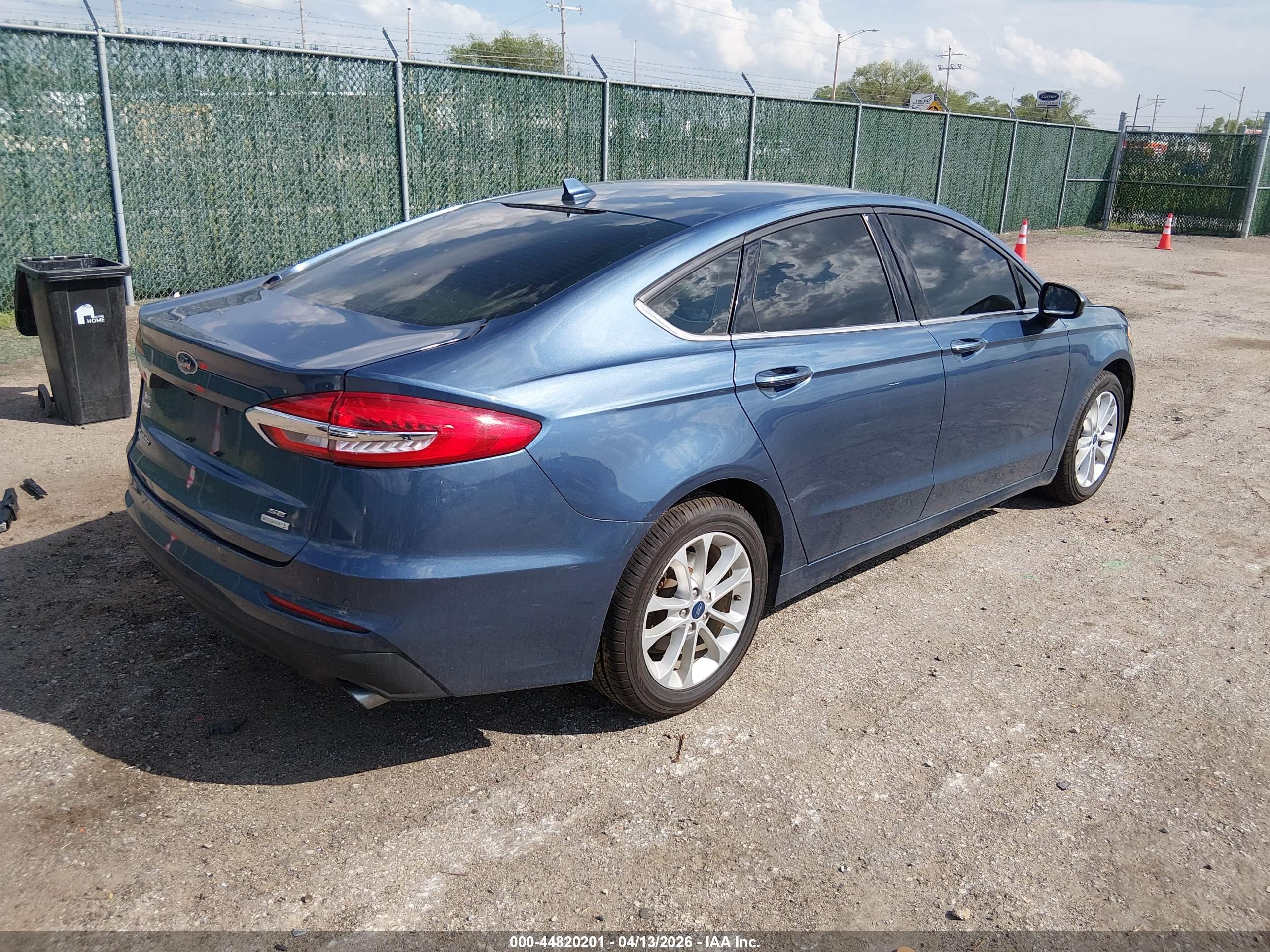 FORD FUSION image 4