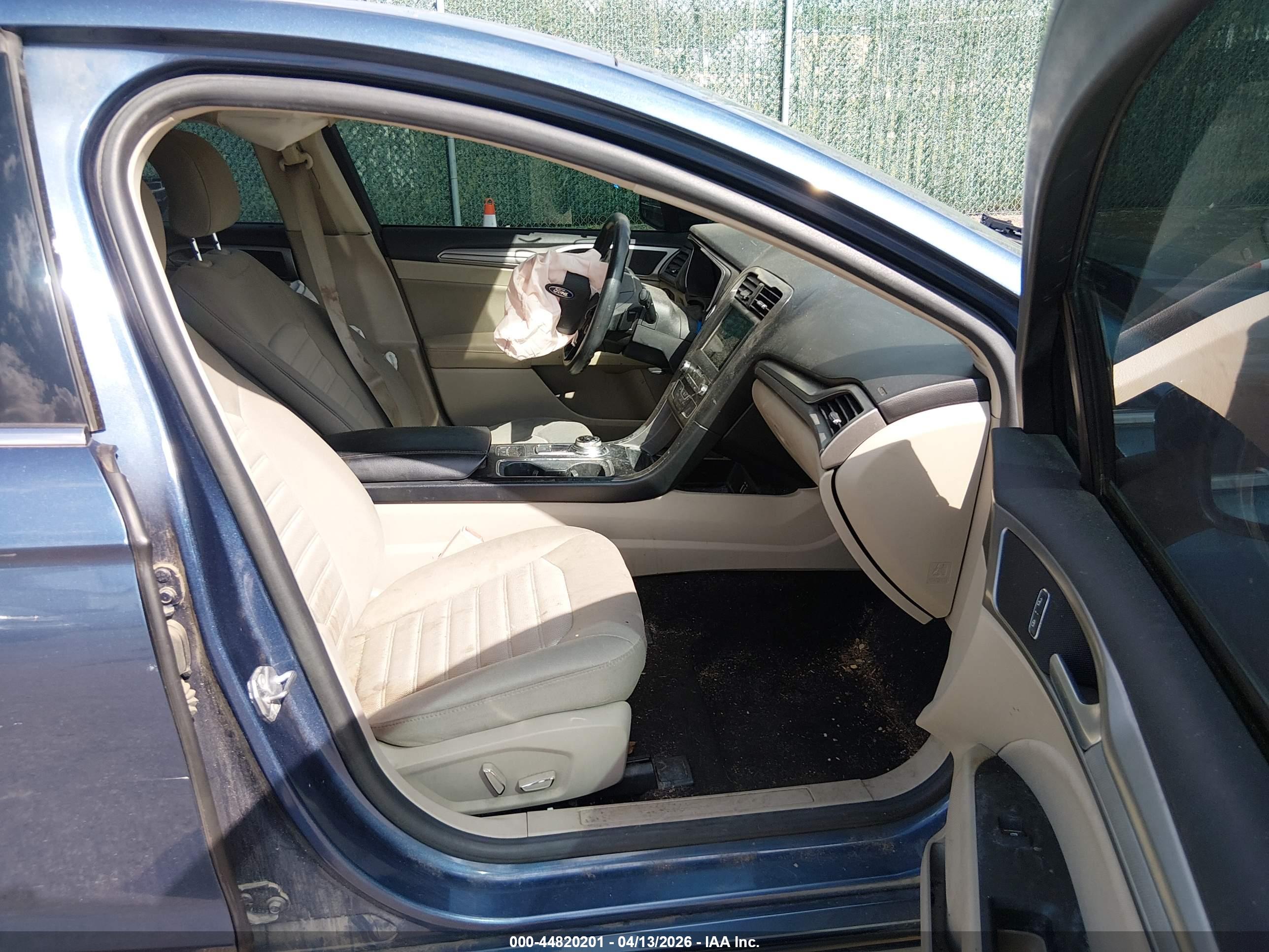 FORD FUSION image 5