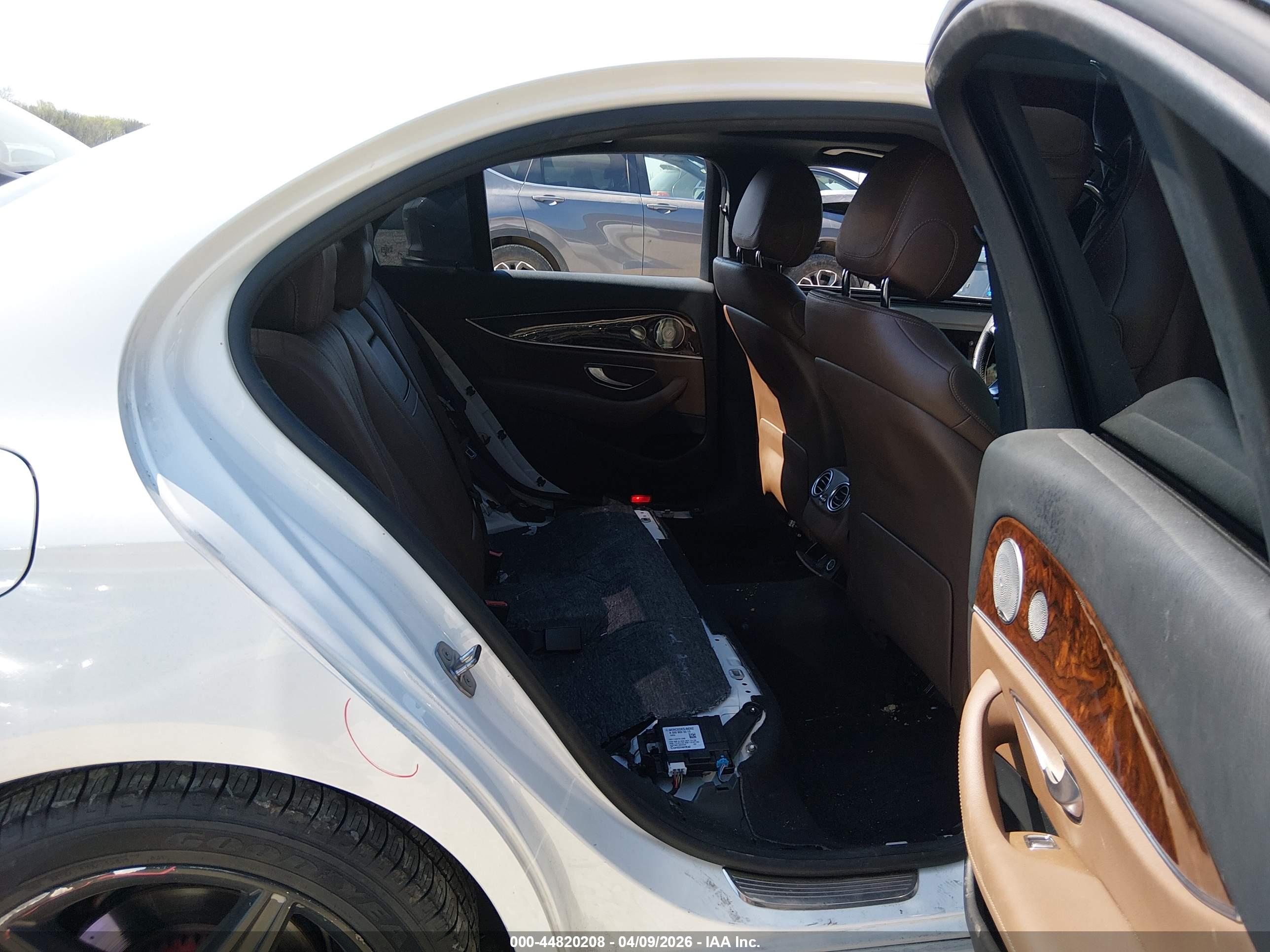 MERCEDES-BENZ E image 8