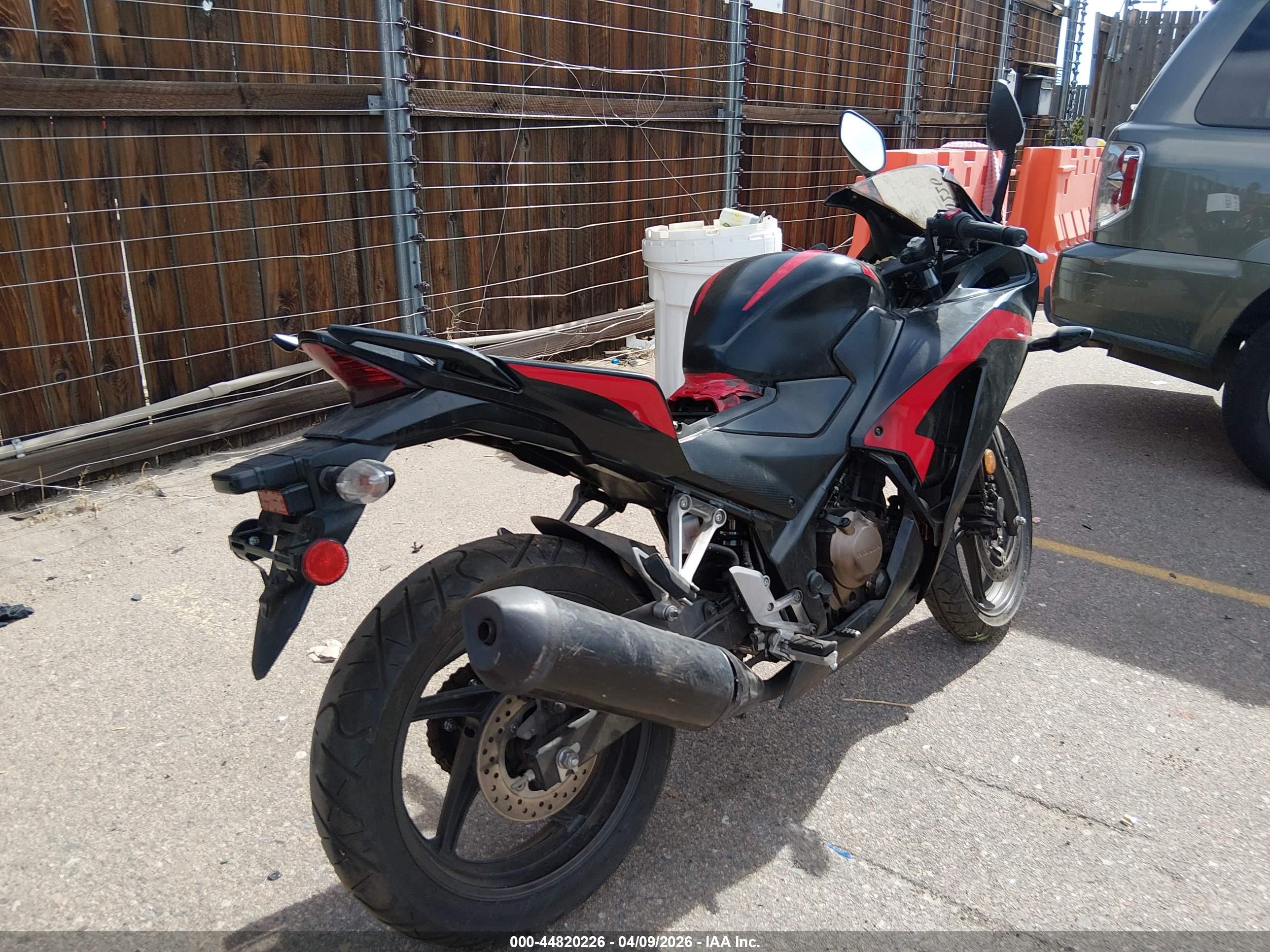 HONDA CBR300 image 4