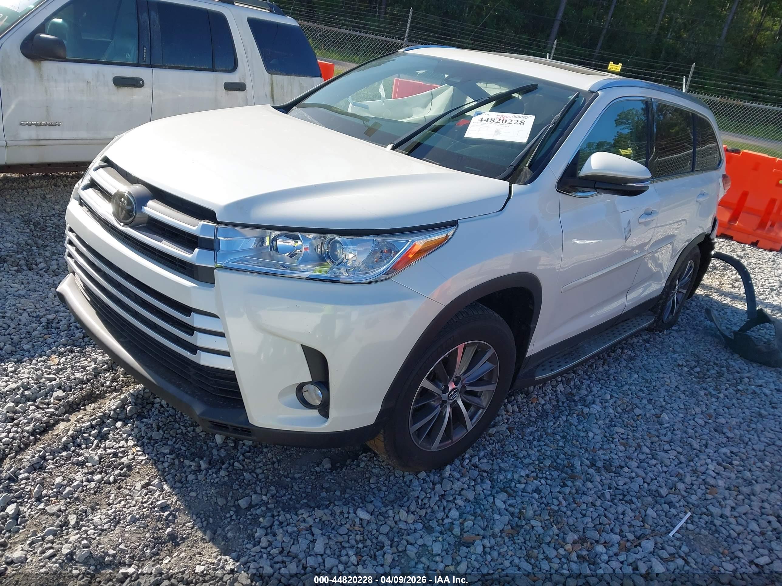TOYOTA HIGHLANDER image 2