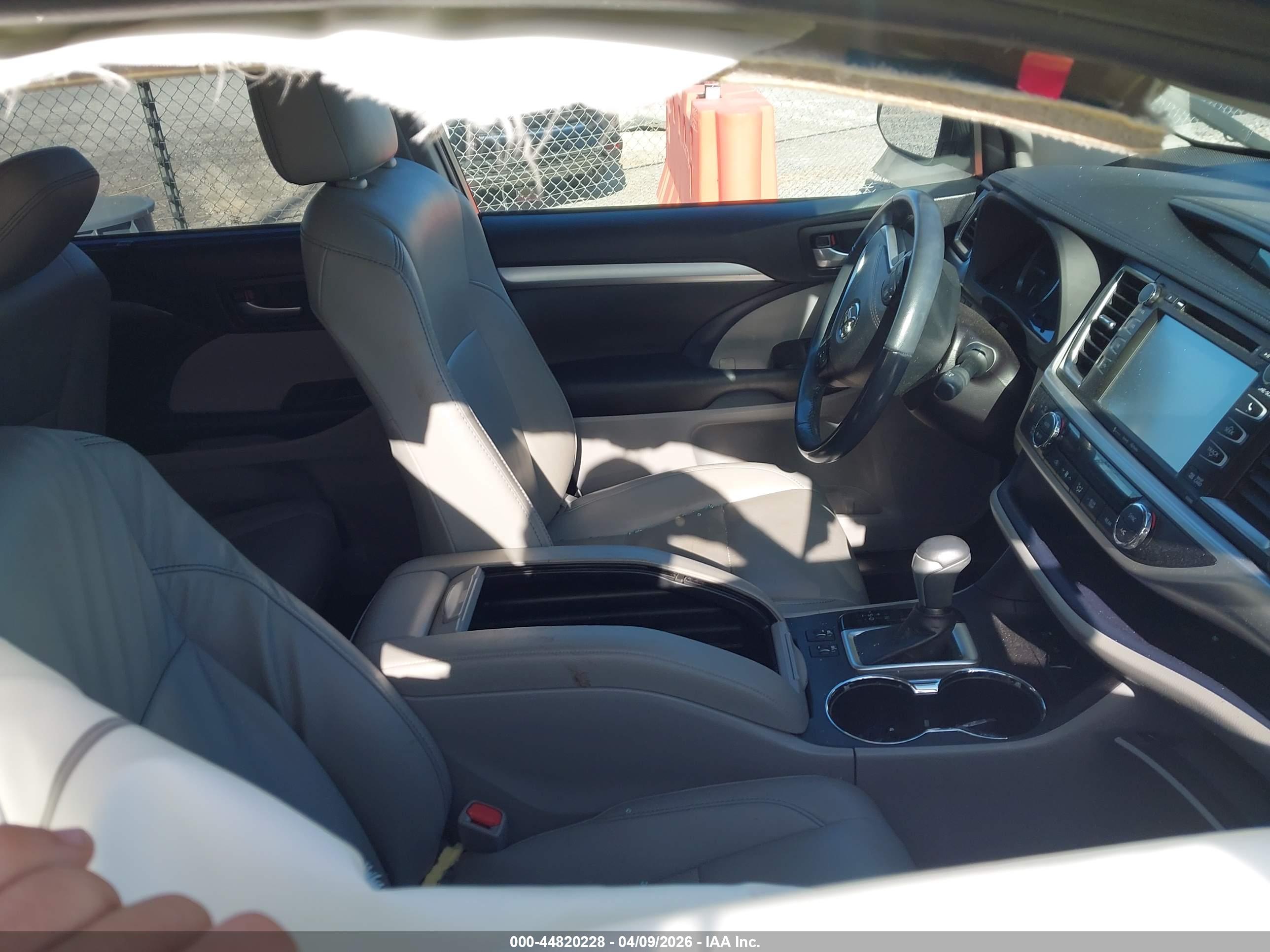 TOYOTA HIGHLANDER image 5