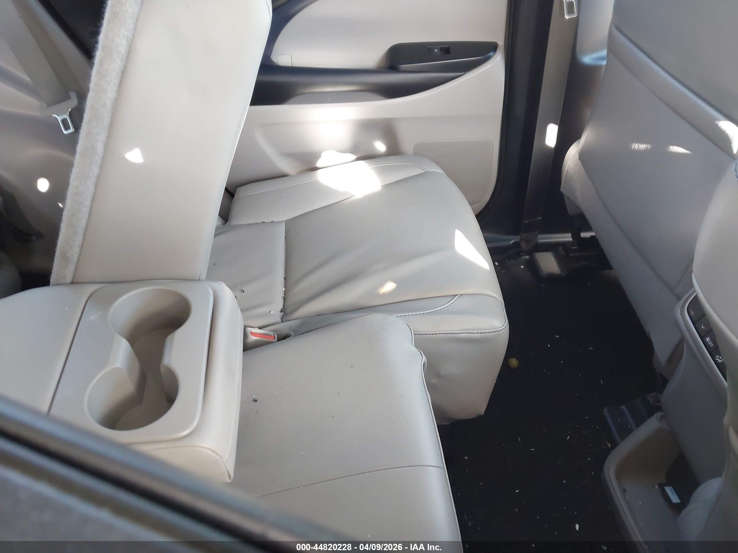 TOYOTA HIGHLANDER image 8