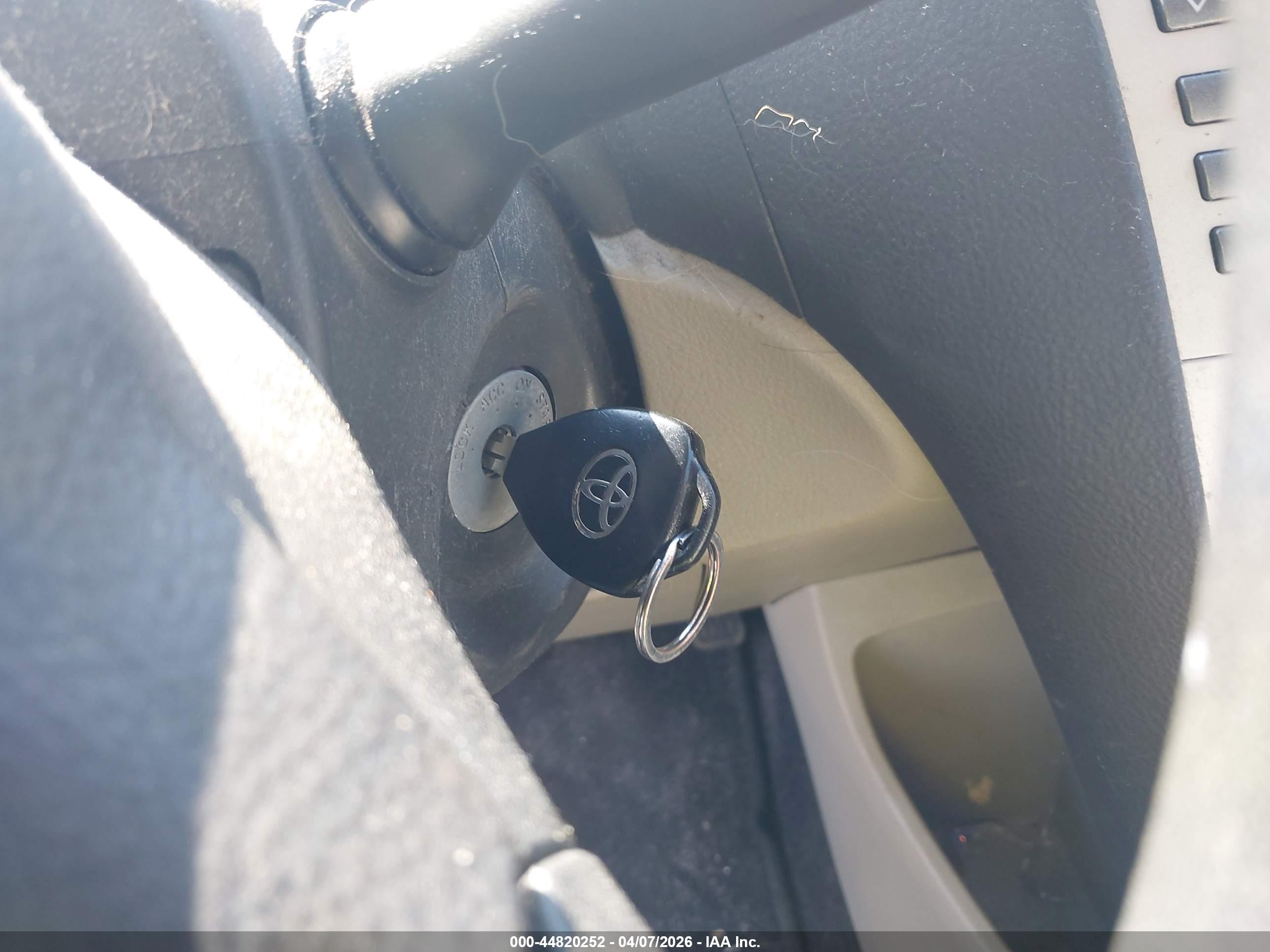 TOYOTA YARIS image 11