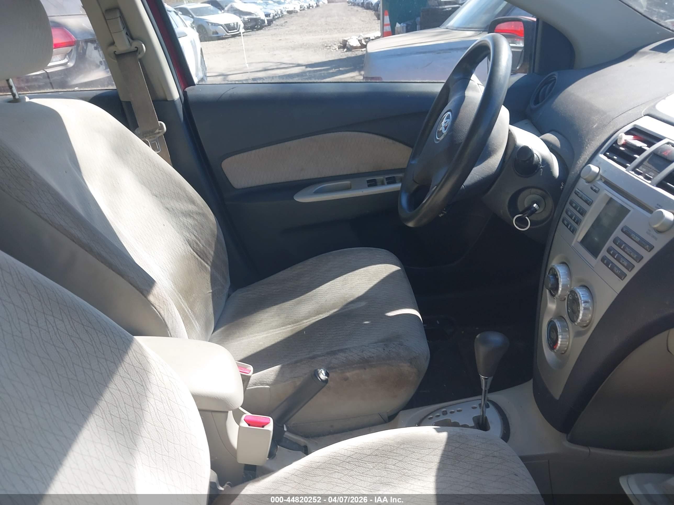 TOYOTA YARIS image 5
