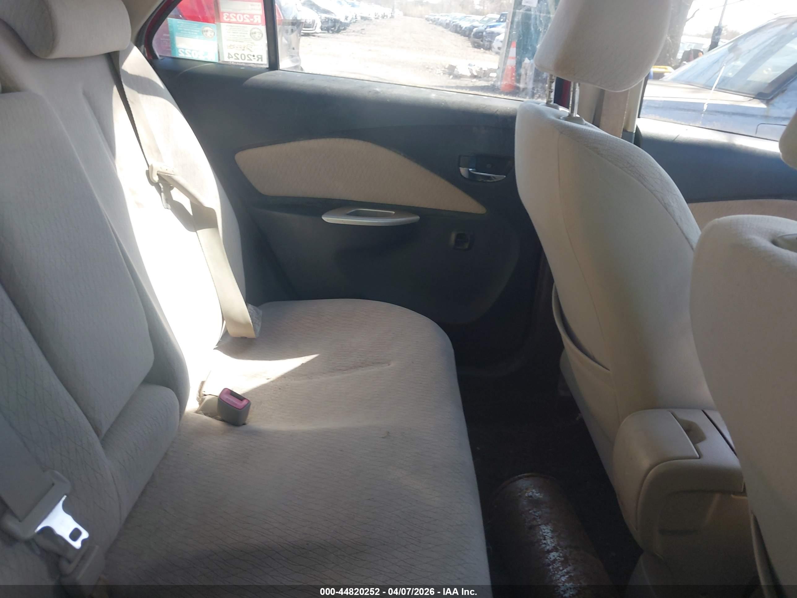 TOYOTA YARIS image 8