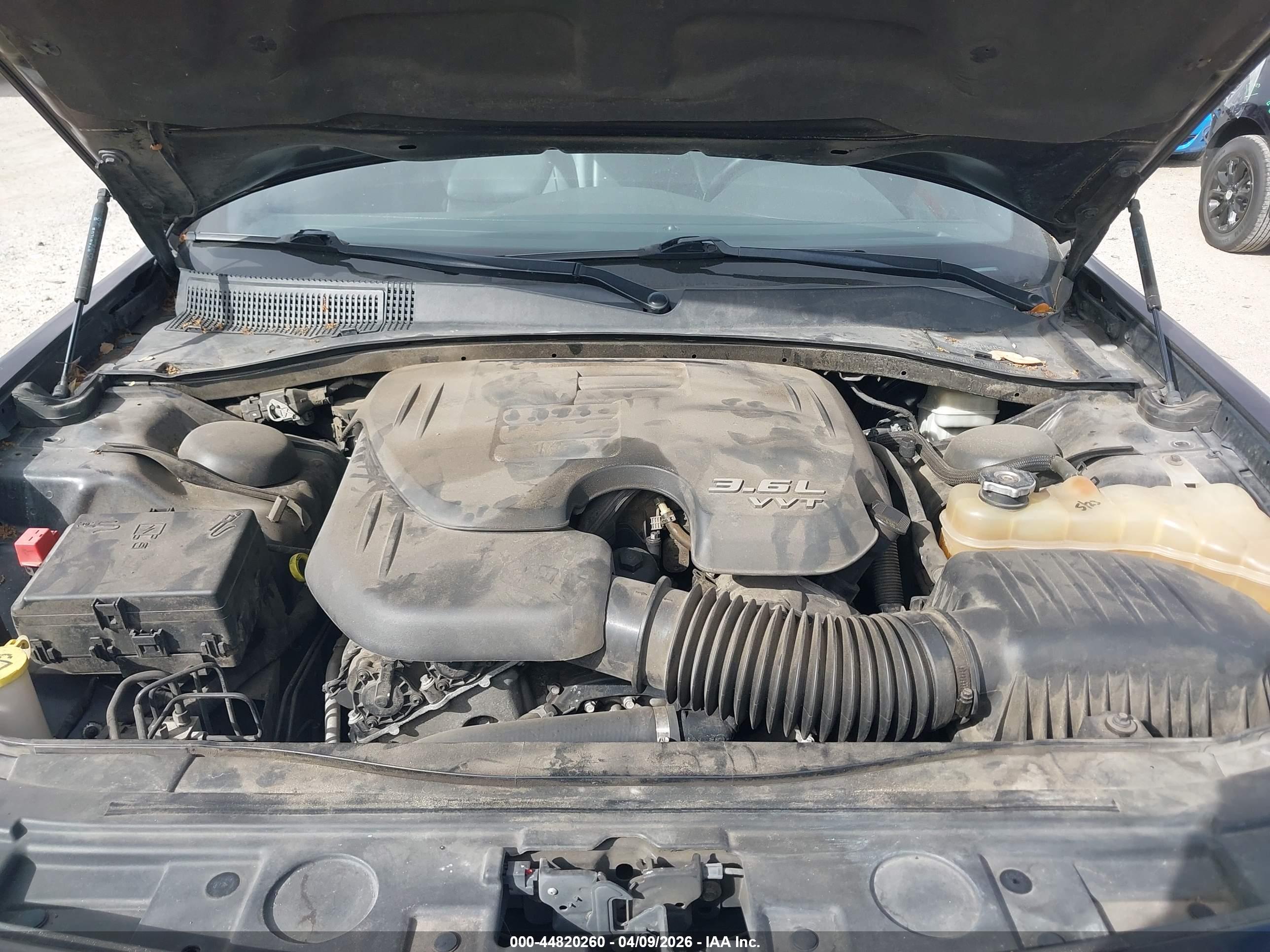 CHRYSLER 300 image 10