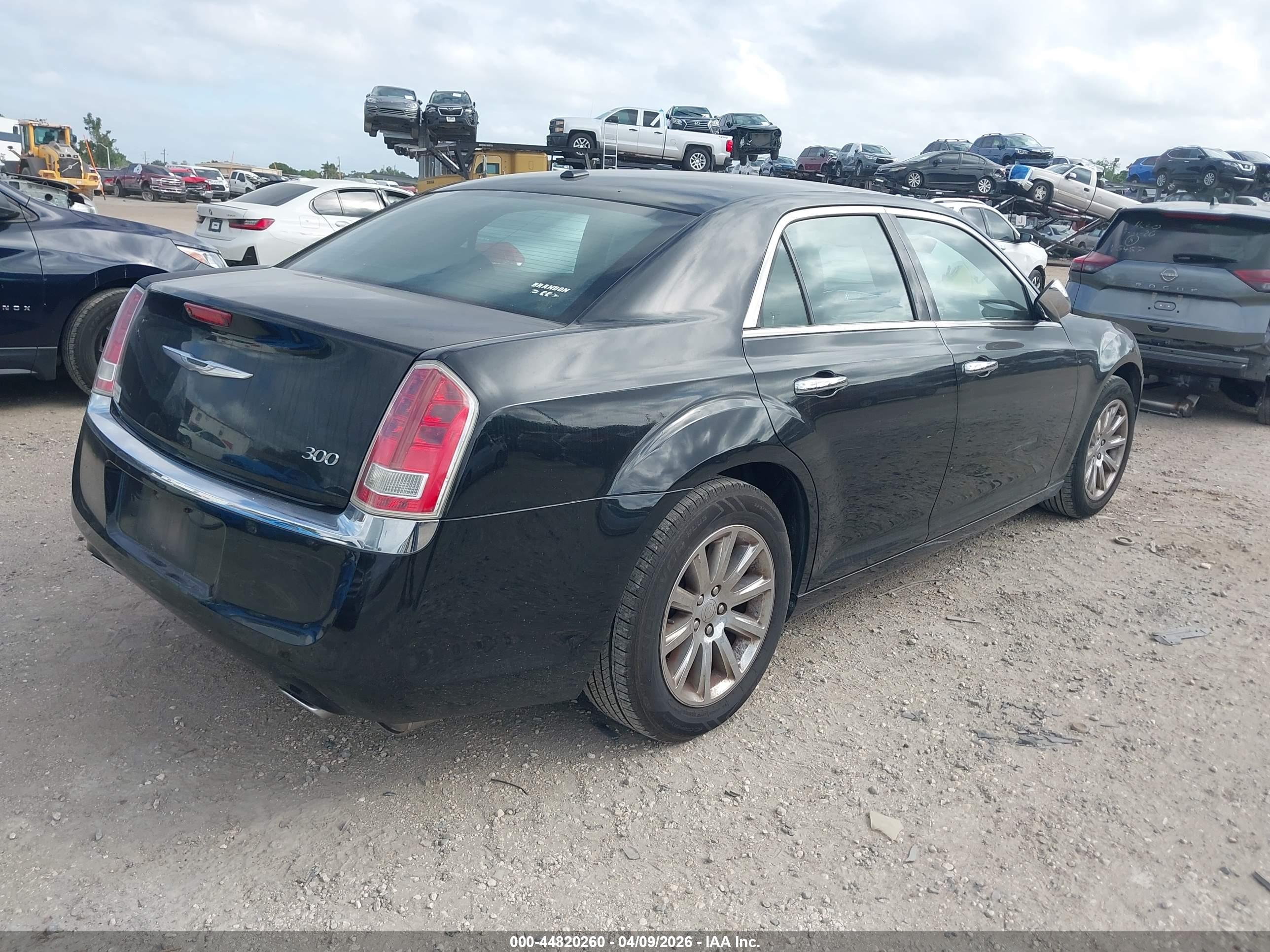 CHRYSLER 300 image 4