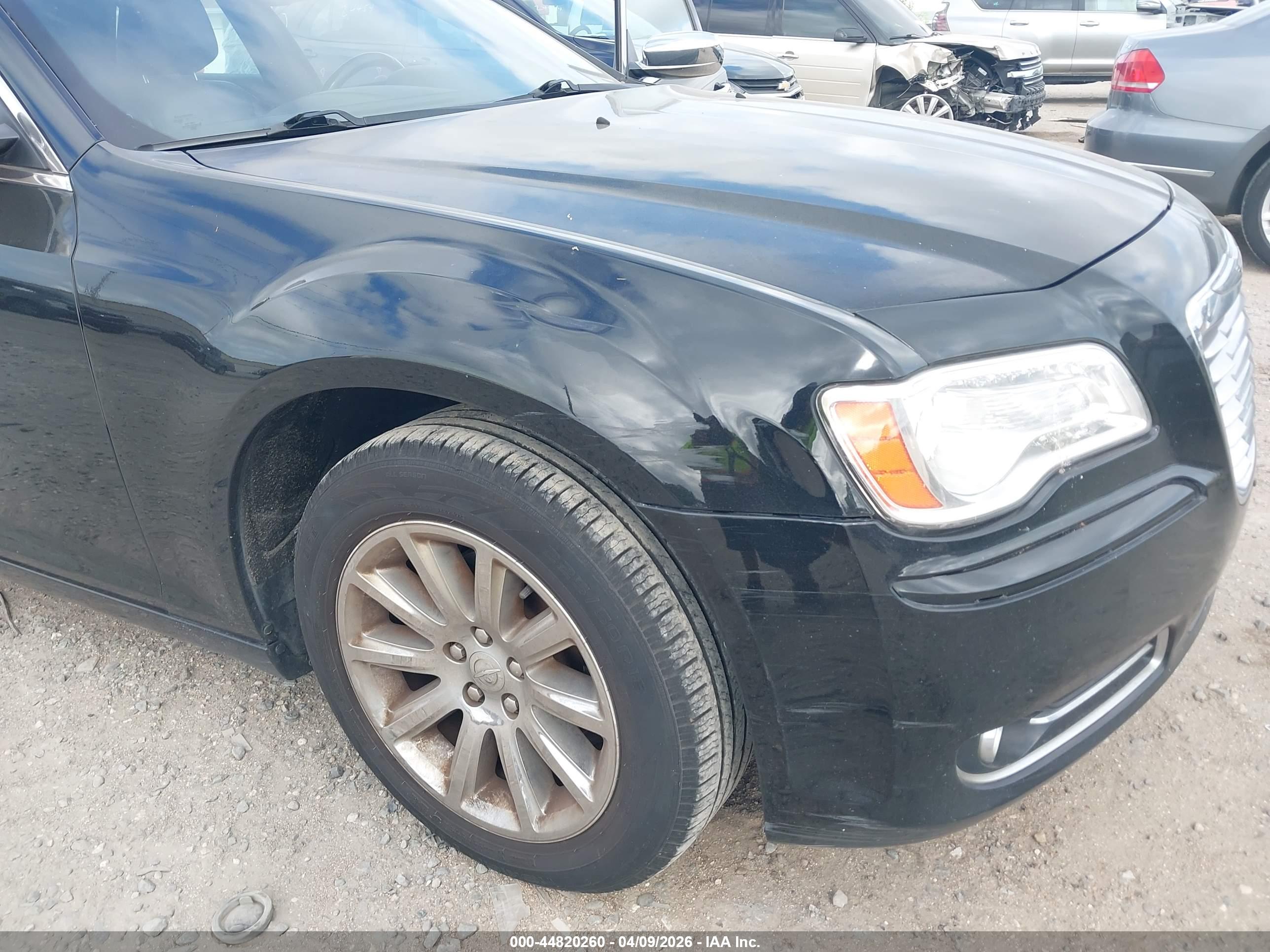 CHRYSLER 300 image 6