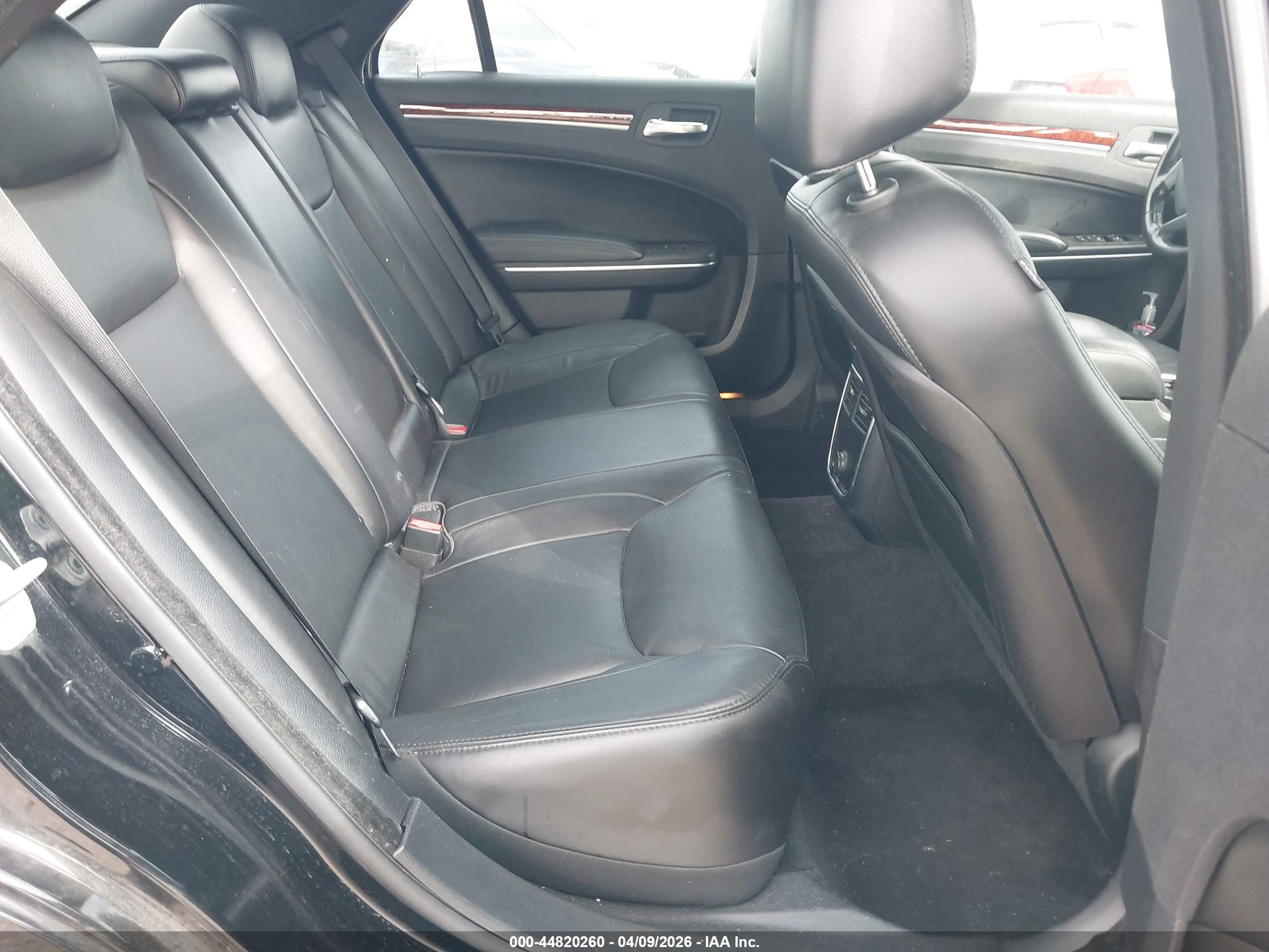 CHRYSLER 300 image 8
