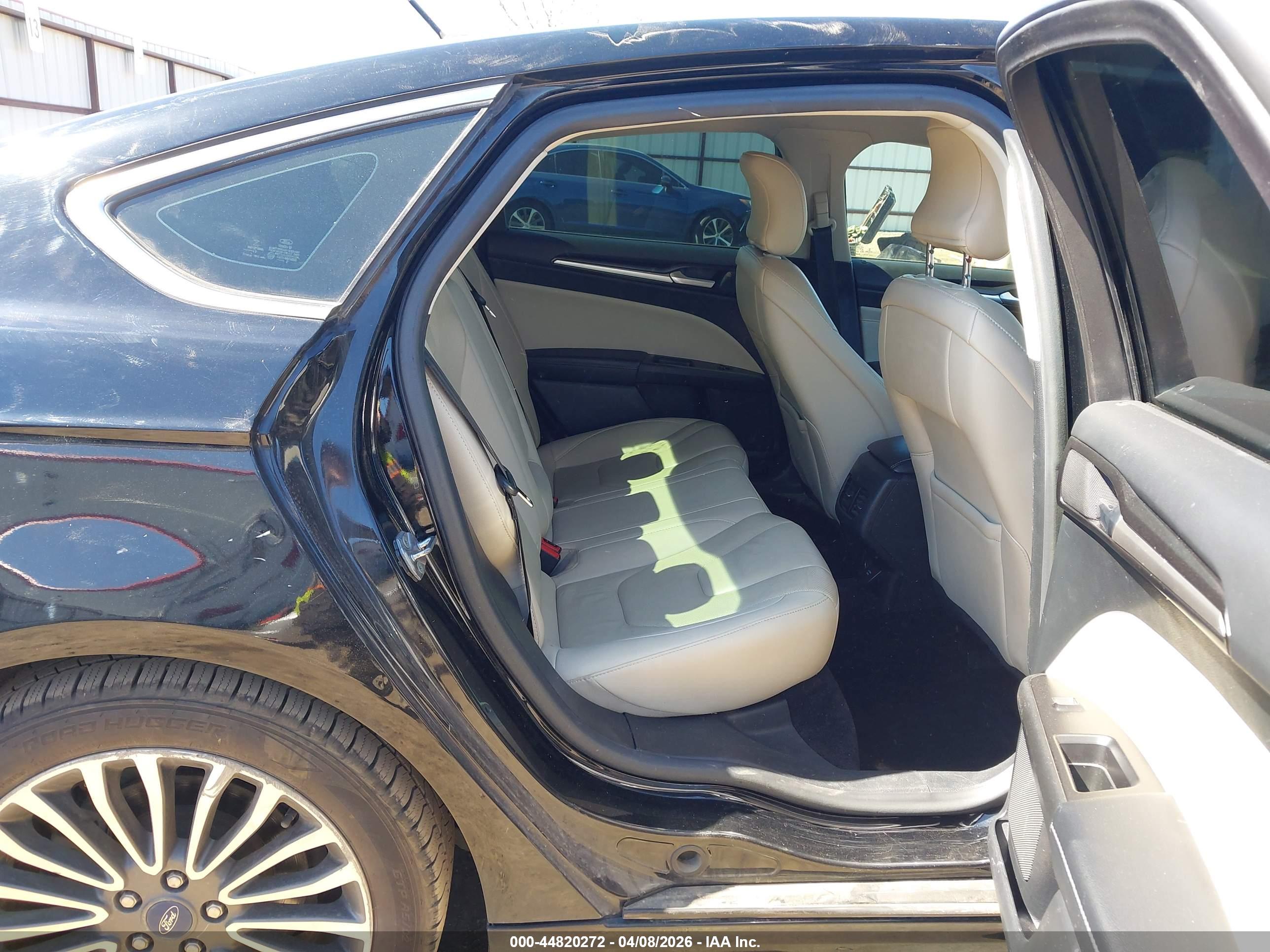FORD FUSION image 8