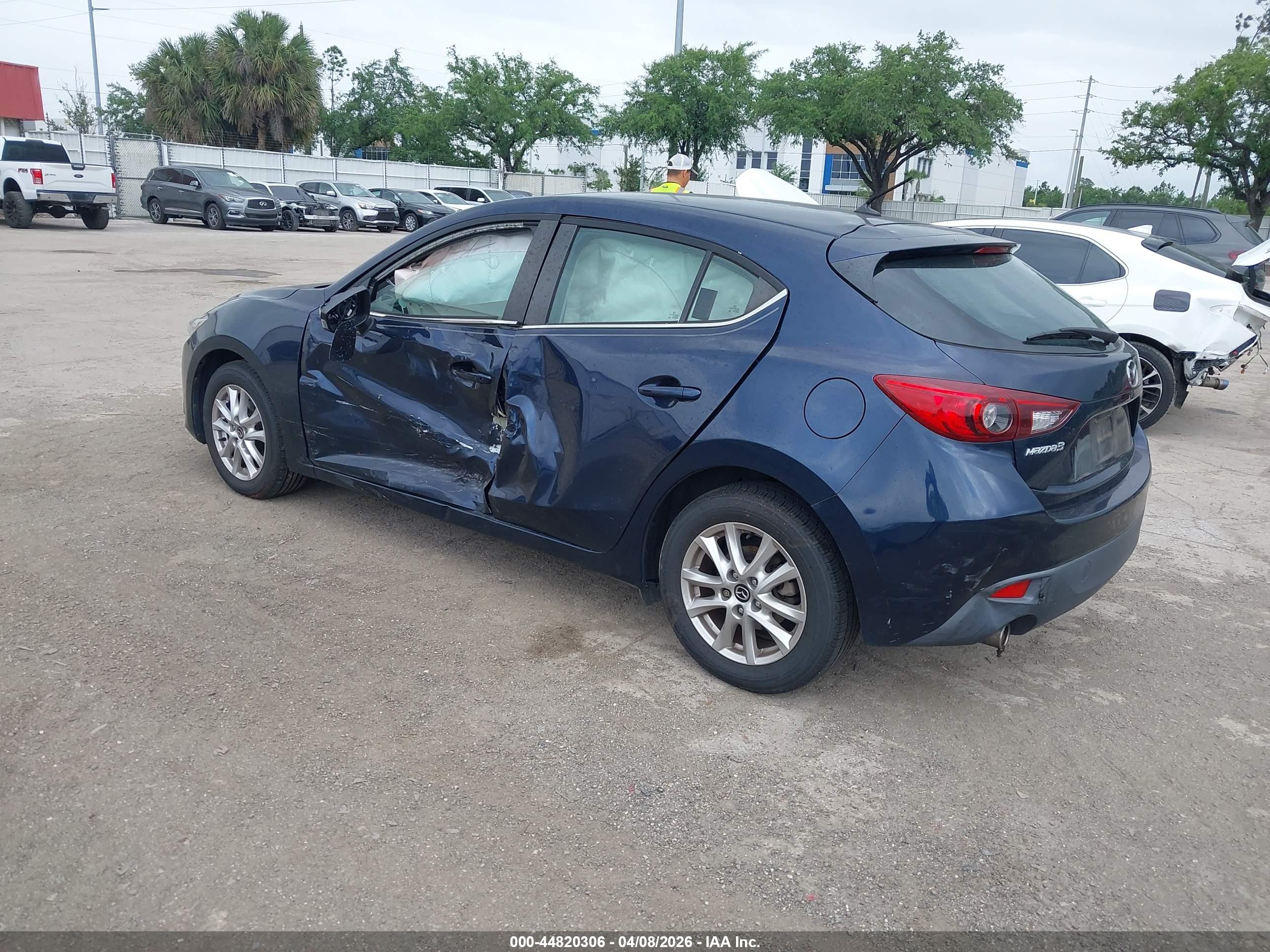 MAZDA MAZDA3 image 3