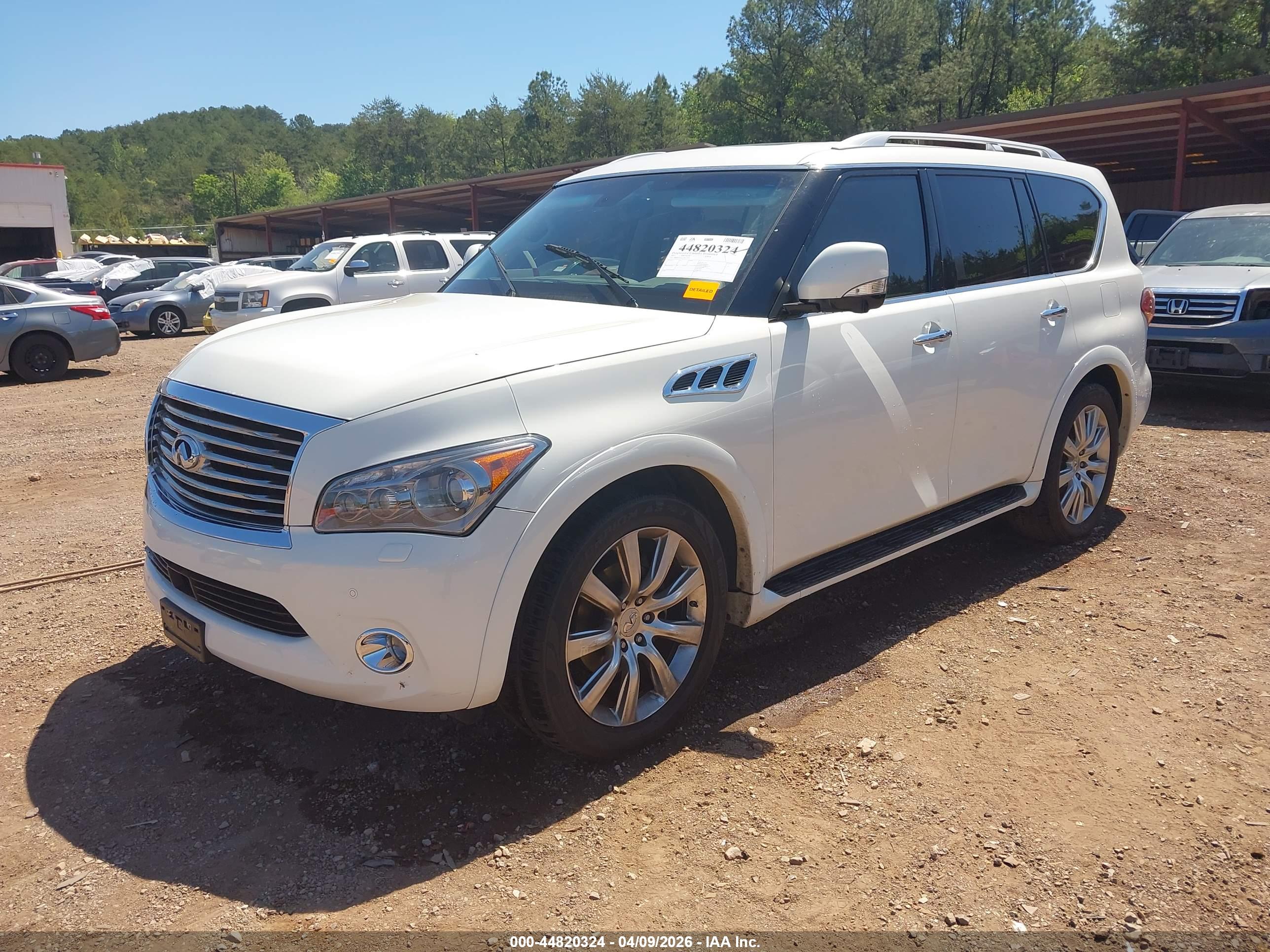 INFINITI QX56 image 2
