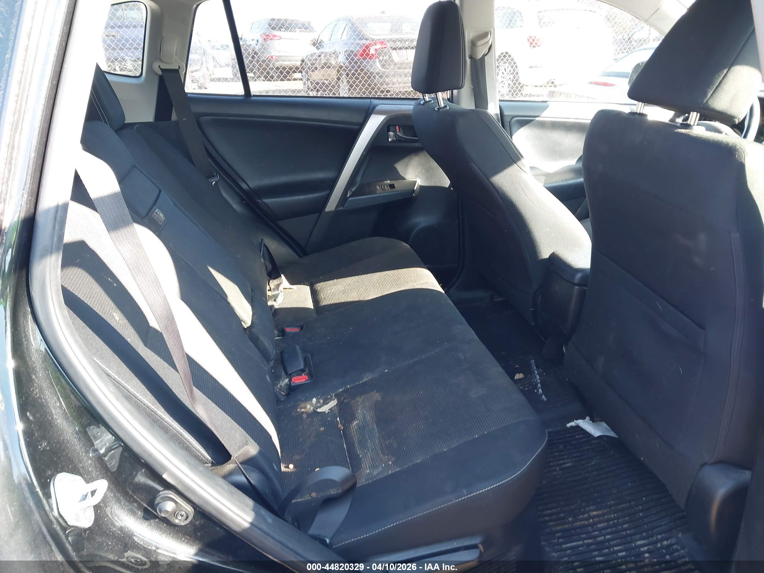 TOYOTA RAV4 image 8