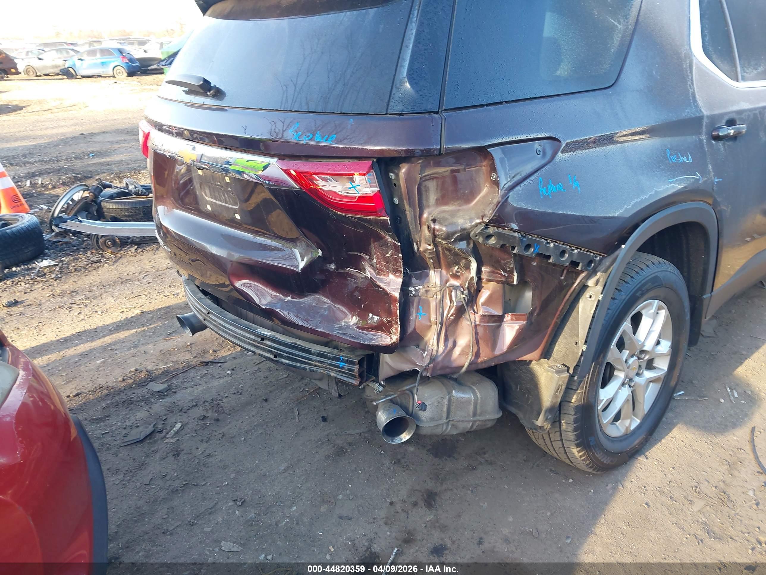CHEVROLET TRAVERSE image 6