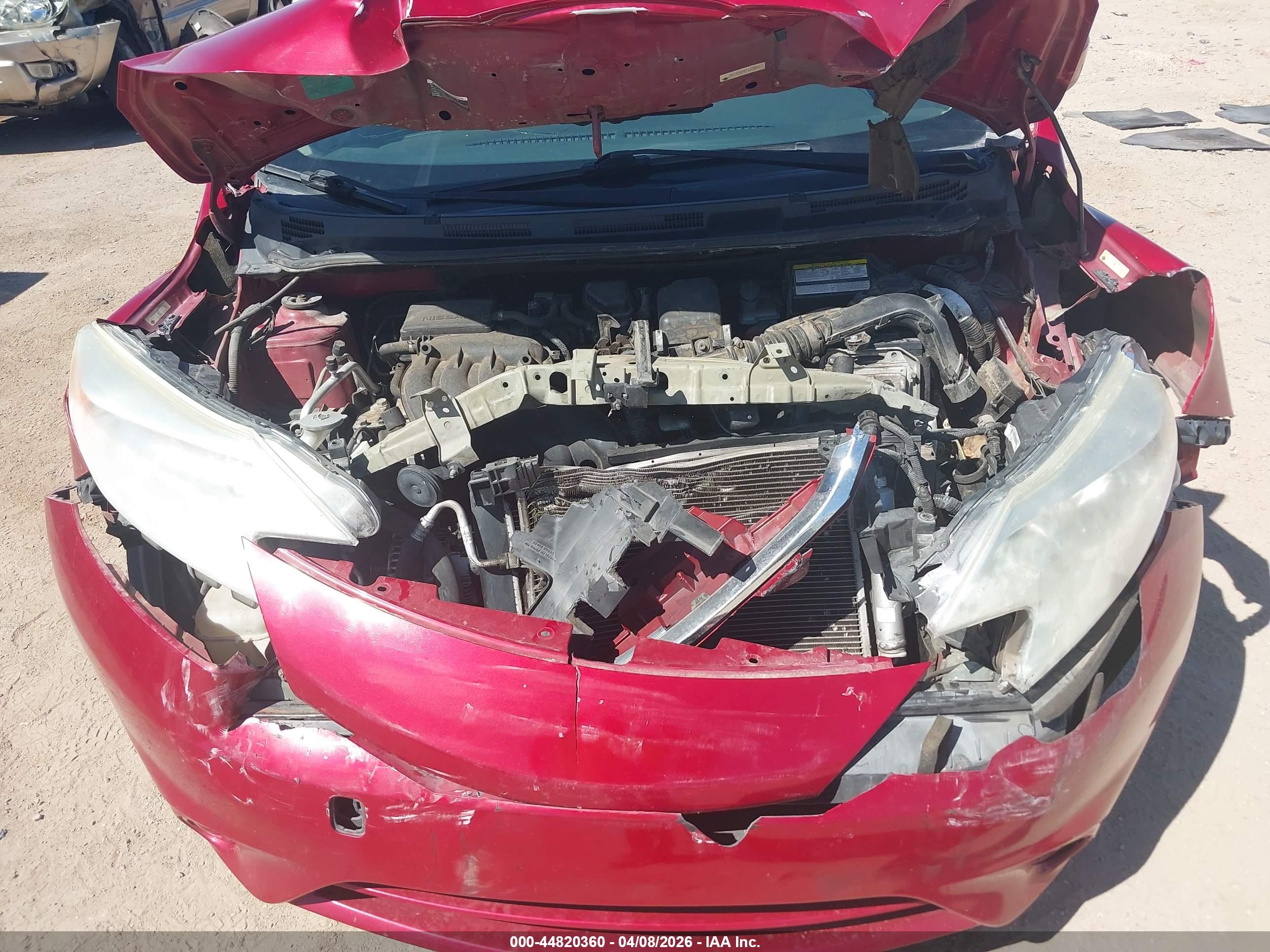 NISSAN VERSA image 10