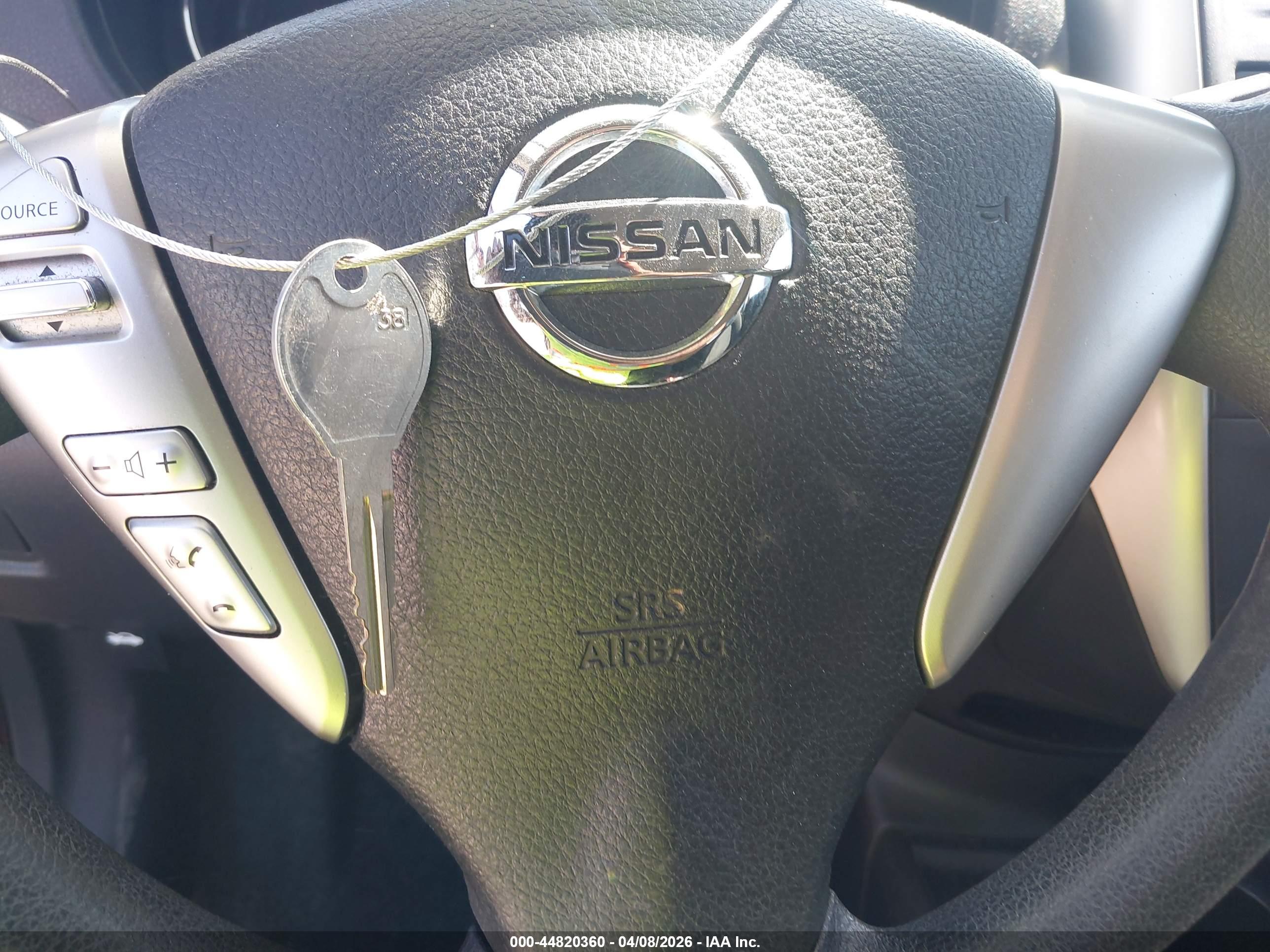 NISSAN VERSA image 11