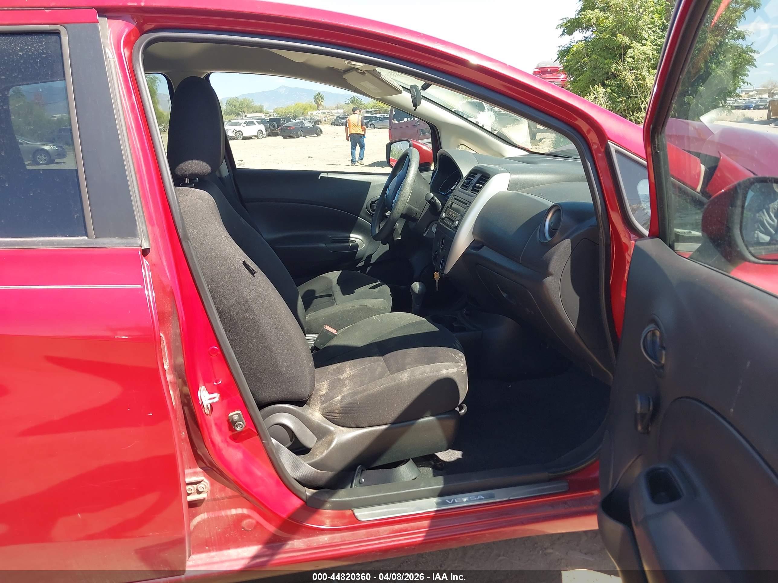NISSAN VERSA image 5