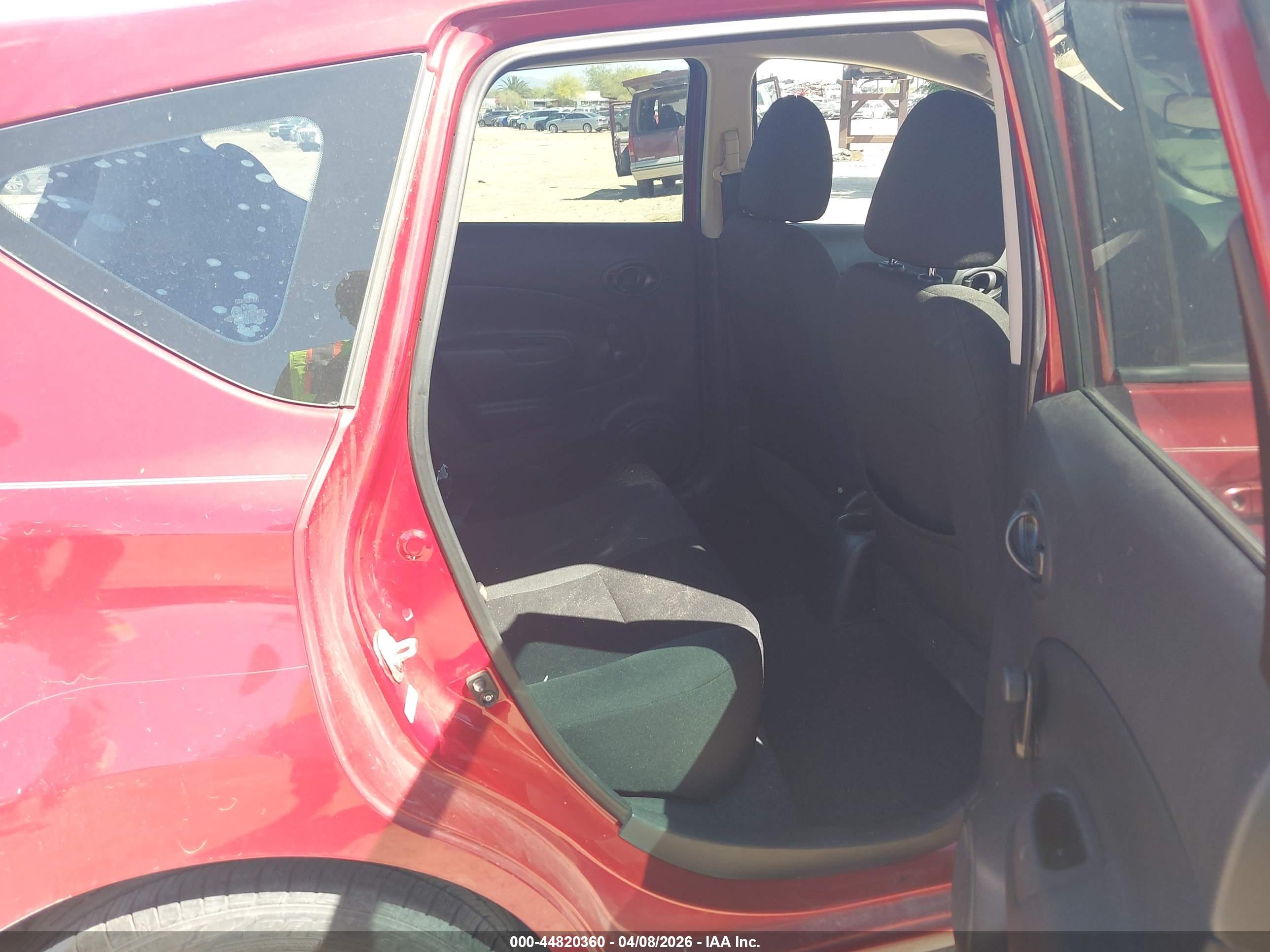 NISSAN VERSA image 8
