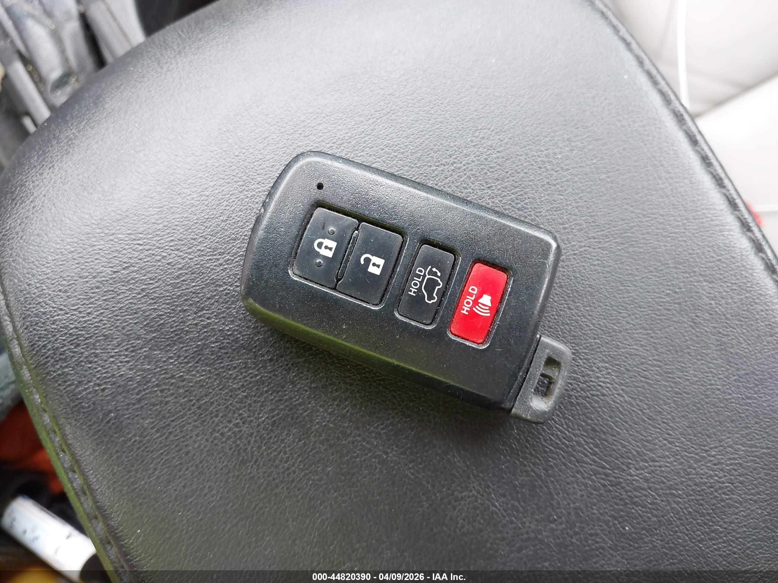TOYOTA RAV4 image 11