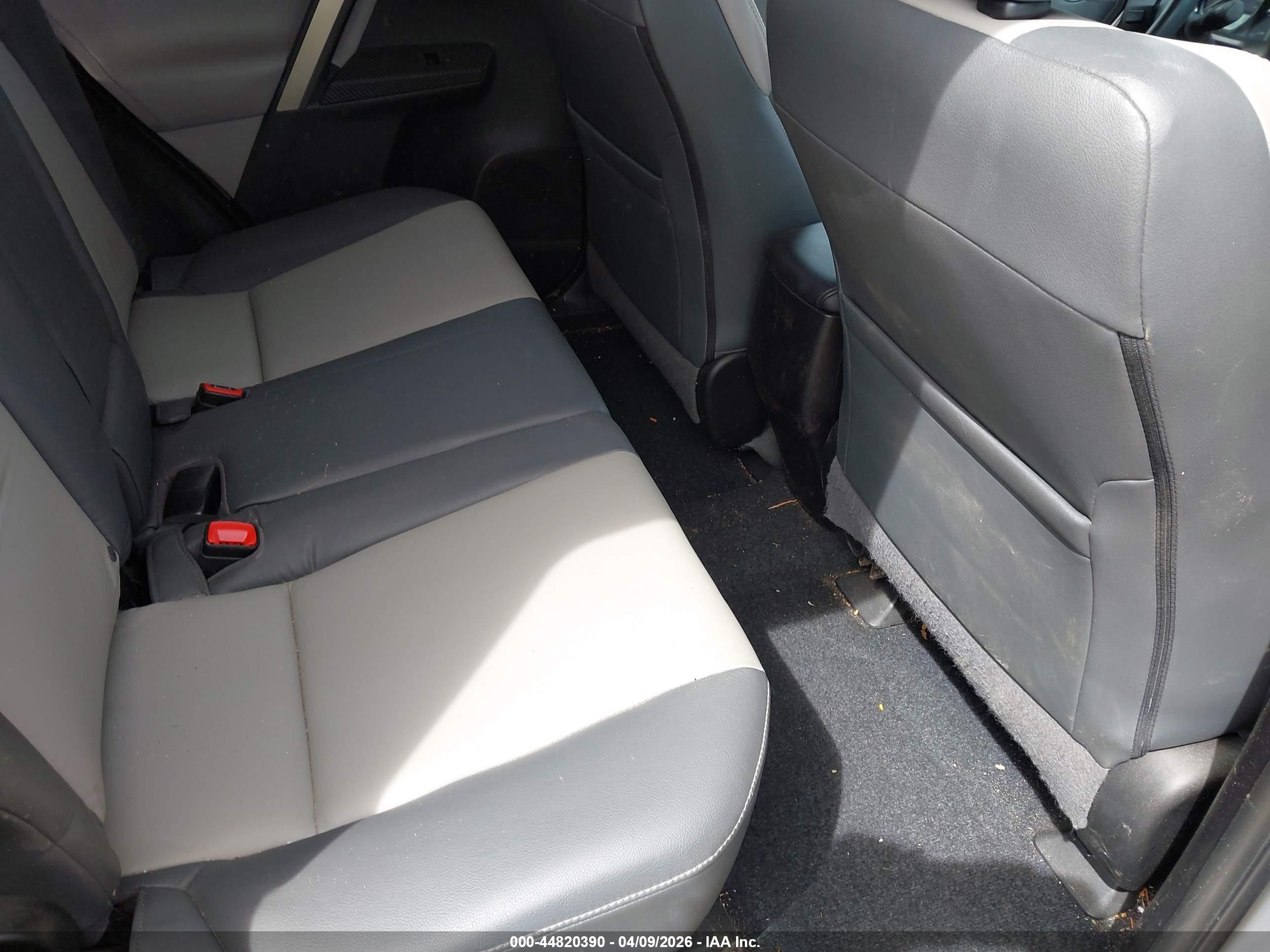 TOYOTA RAV4 image 8