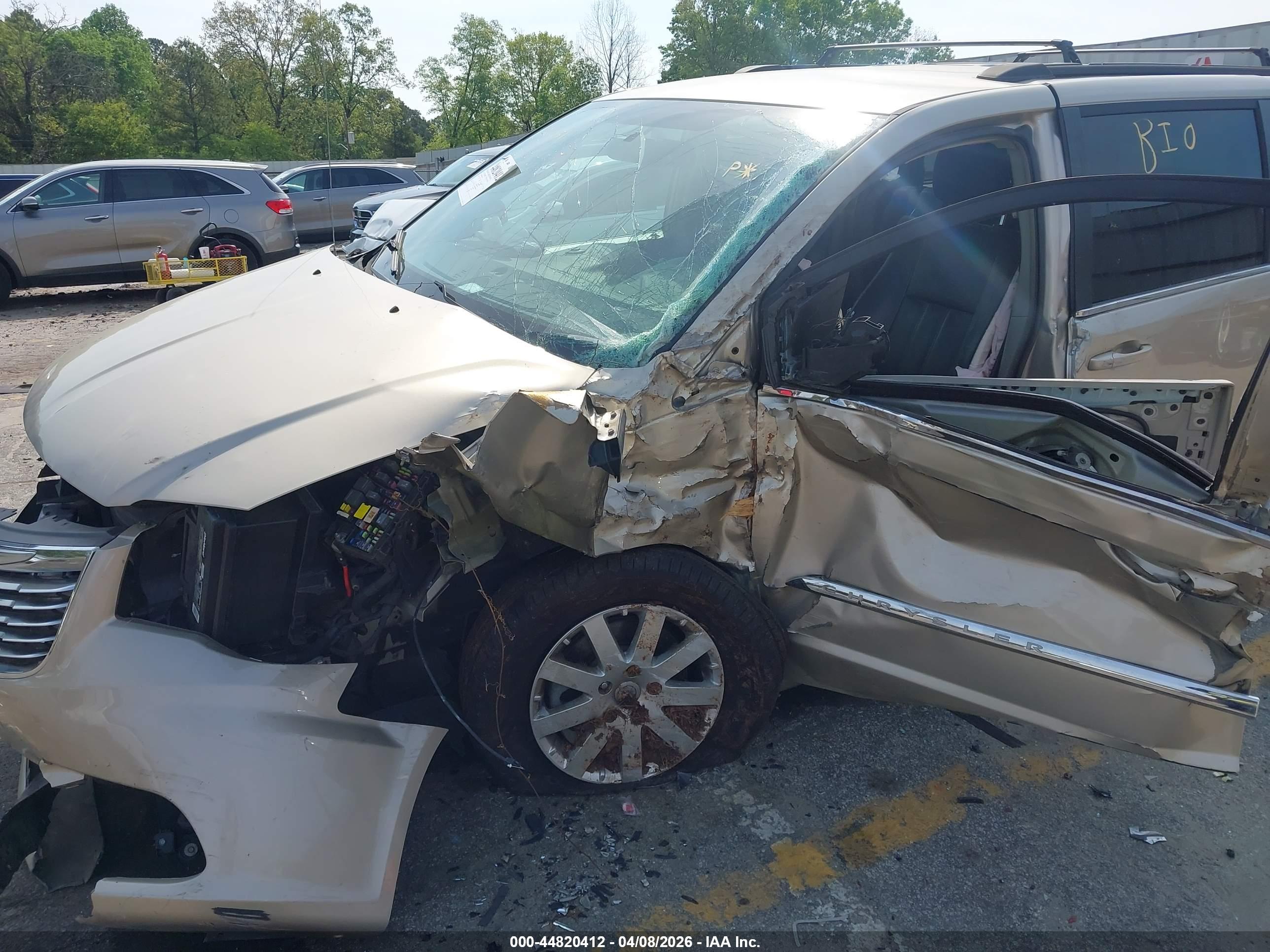 CHRYSLER TOWN image 6