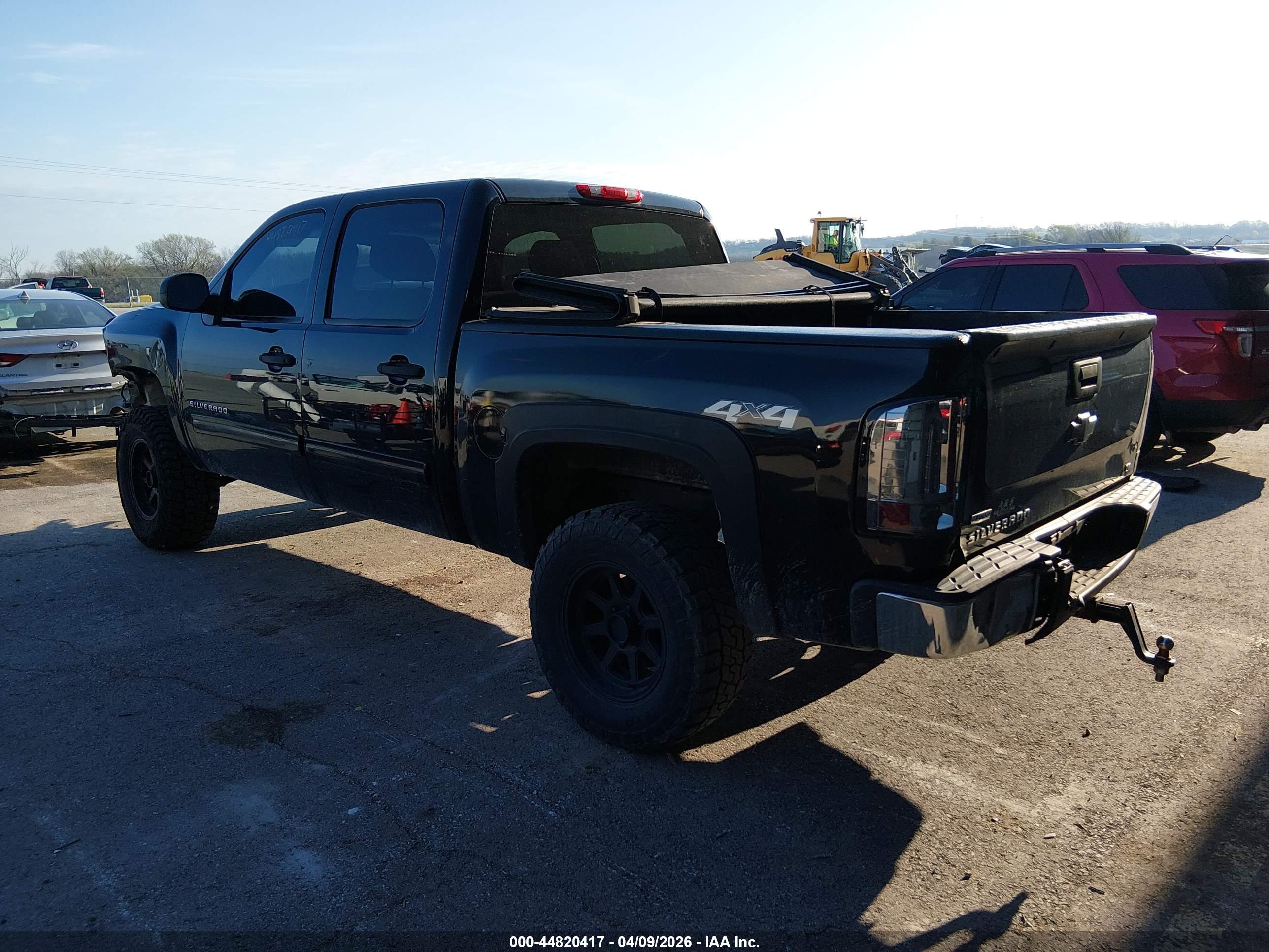 CHEVROLET SILVERADO image 3